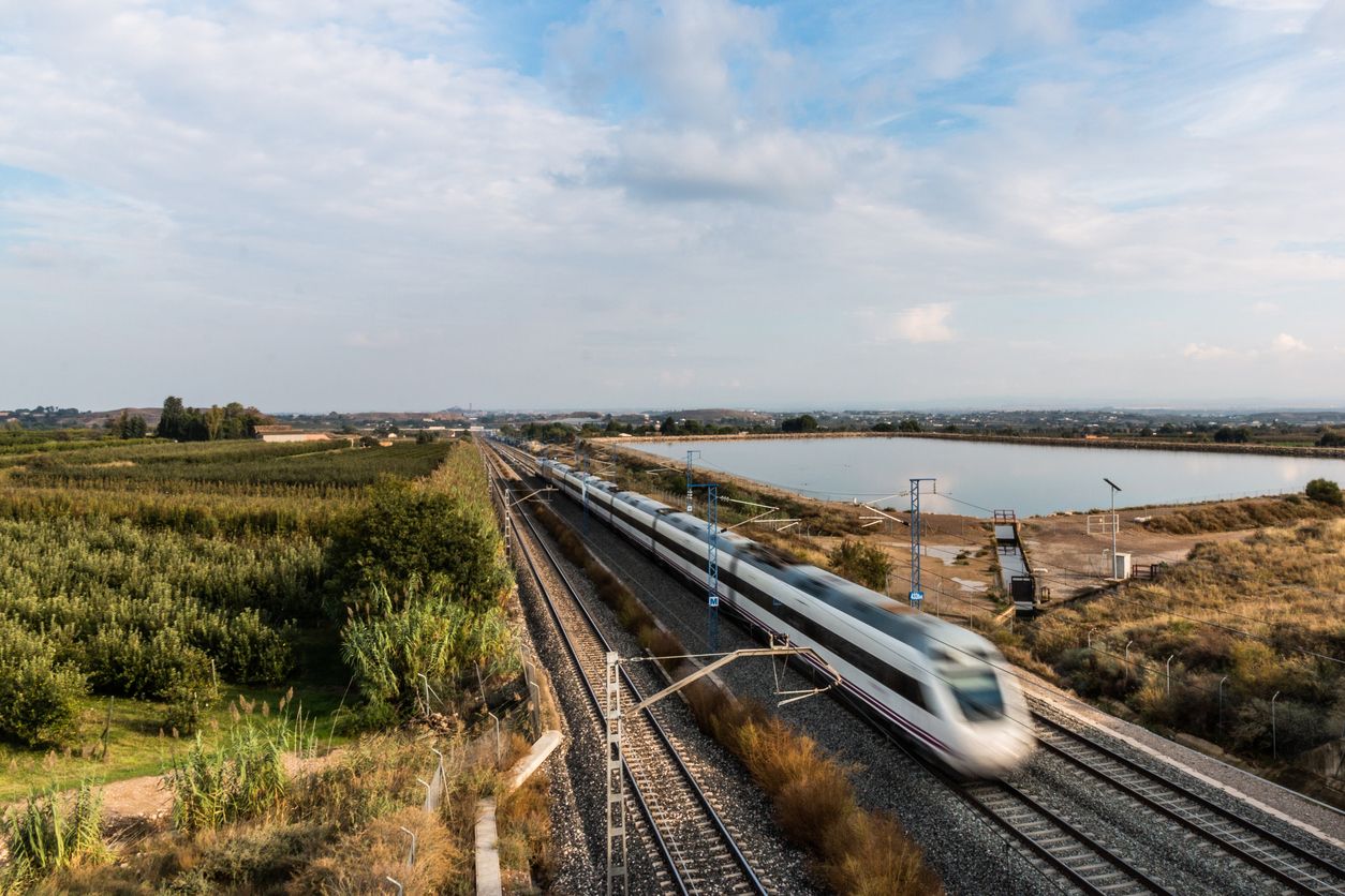 Más de 40 millones de viajeros han pasado por el AVE Barcelona-Madrid | iStock