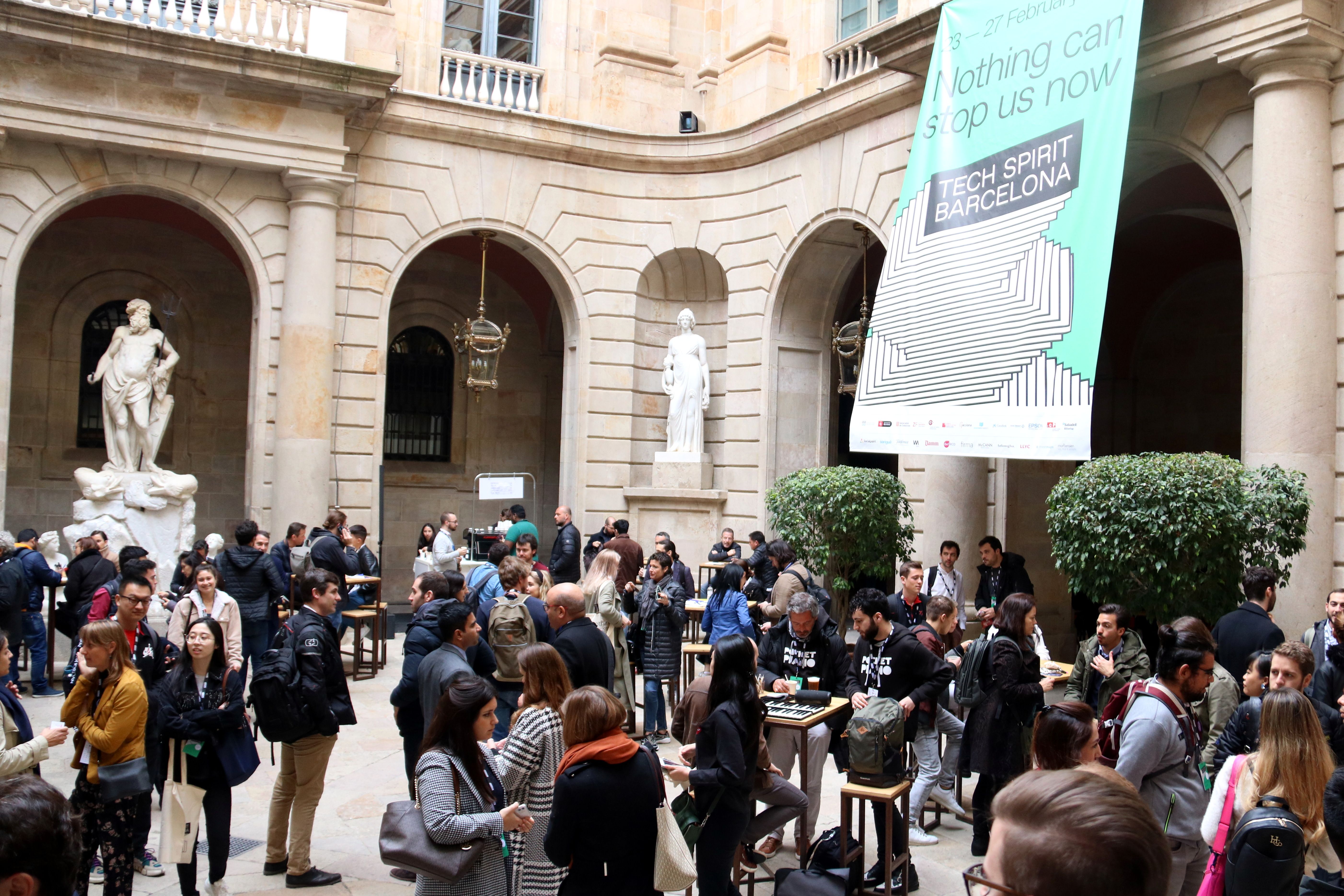 Públic al Tech Spirit Barcelona, al hall de la Casa Llotja de Mar | ACN (M. Belmez)