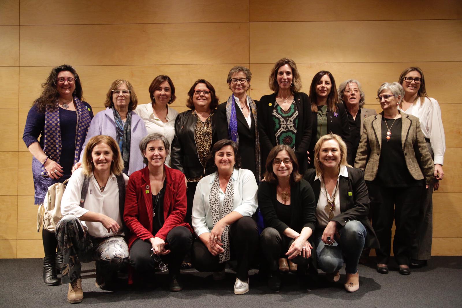 La consejera Àngels Chacón con las mujeres de 50 a 50 | Àngel Bravo