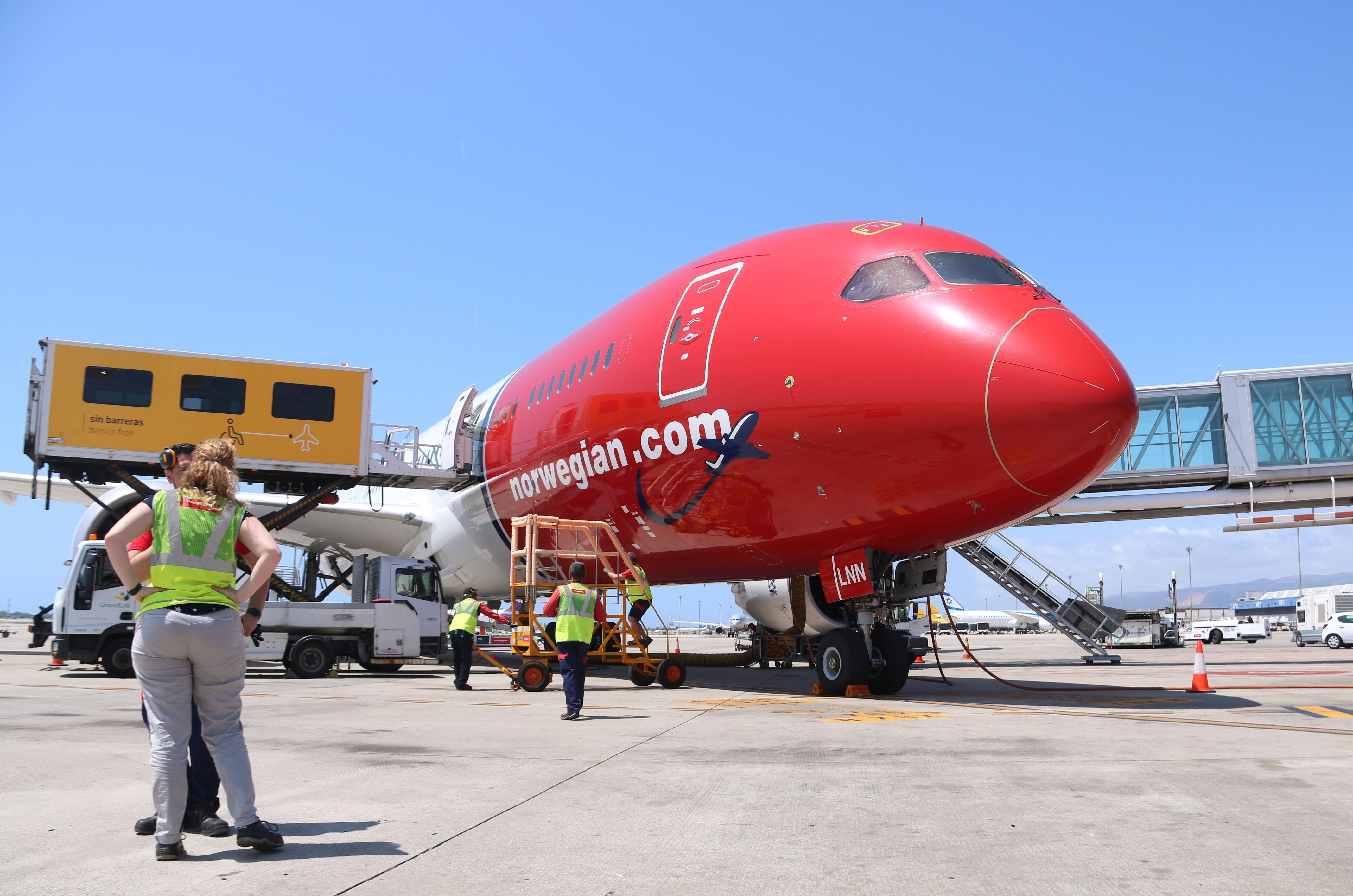 Un avión de Norwegian al Aeropuerto de | ^*ACN