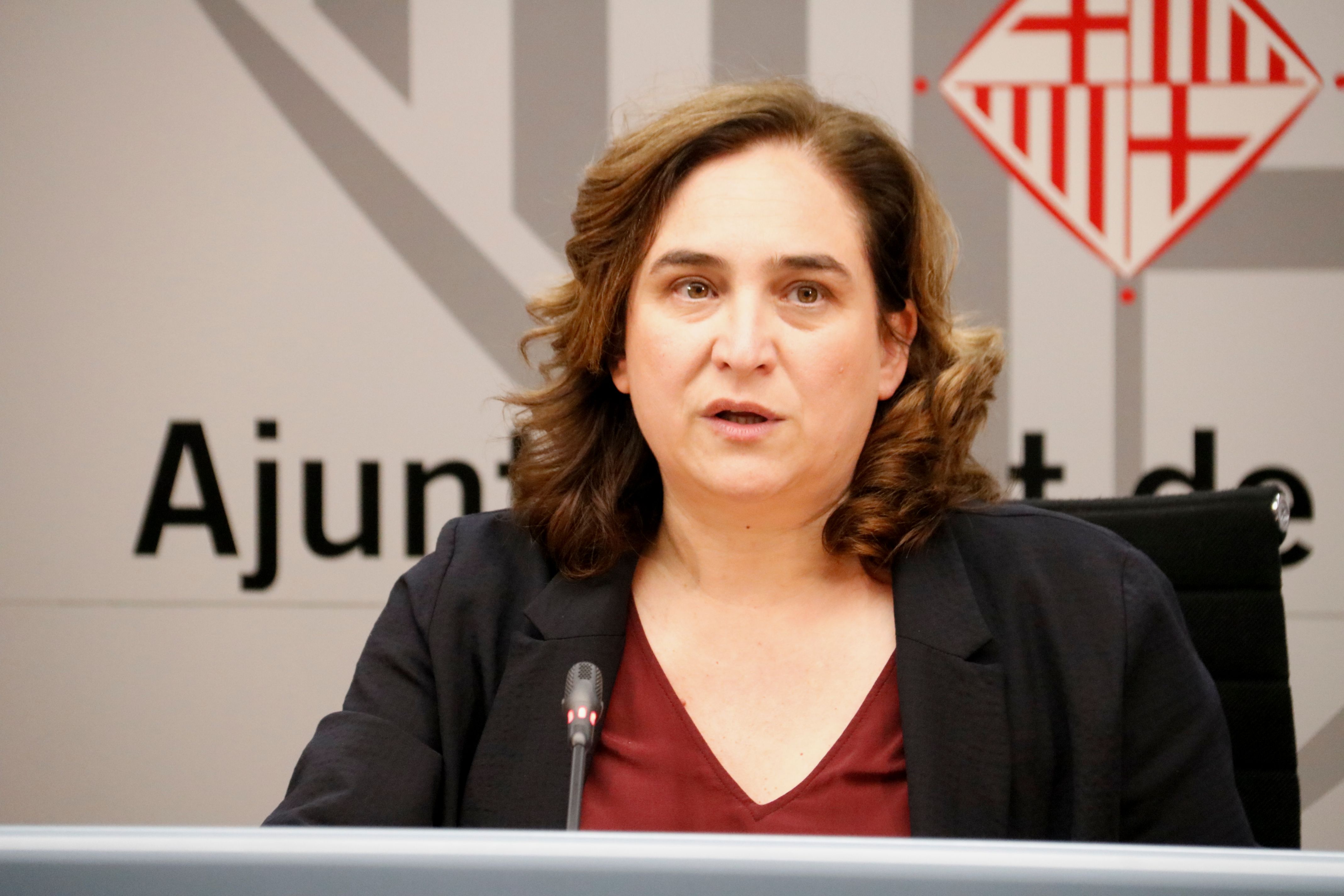 La alcaldesa de Barcelona, Ada Coláis, aplaza todos los tributos municipales | ACN