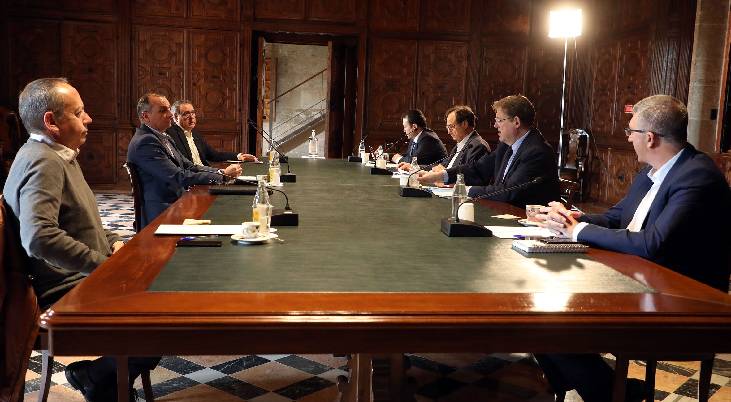 Reunió al Palau de la Generalitat sobre les mesures econòmiques urgents pel coronavirus | GVA 