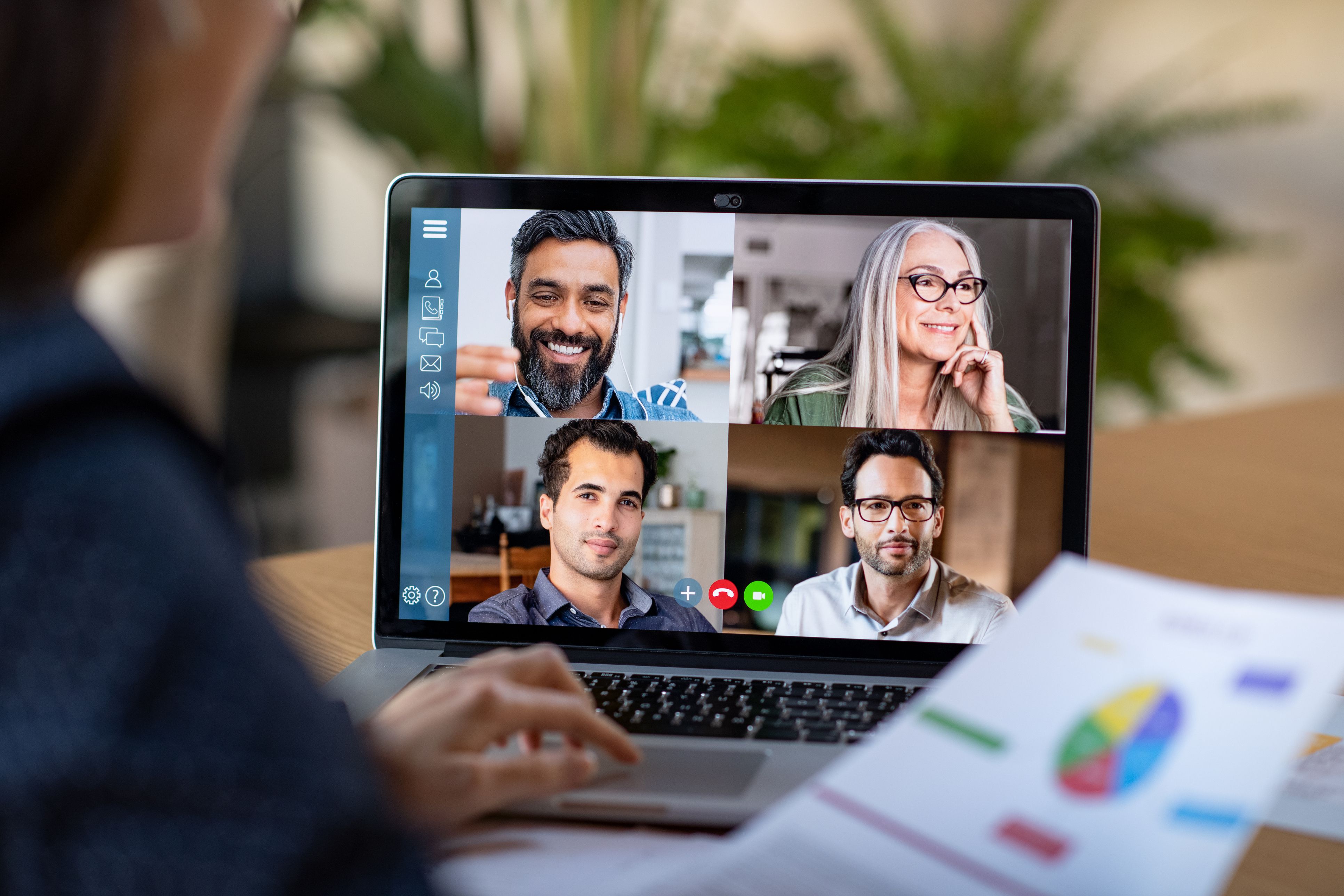 Les empreses més afortunades estan mantenint la seva activitat amb l'obligatorietat del teletreball | iStock 