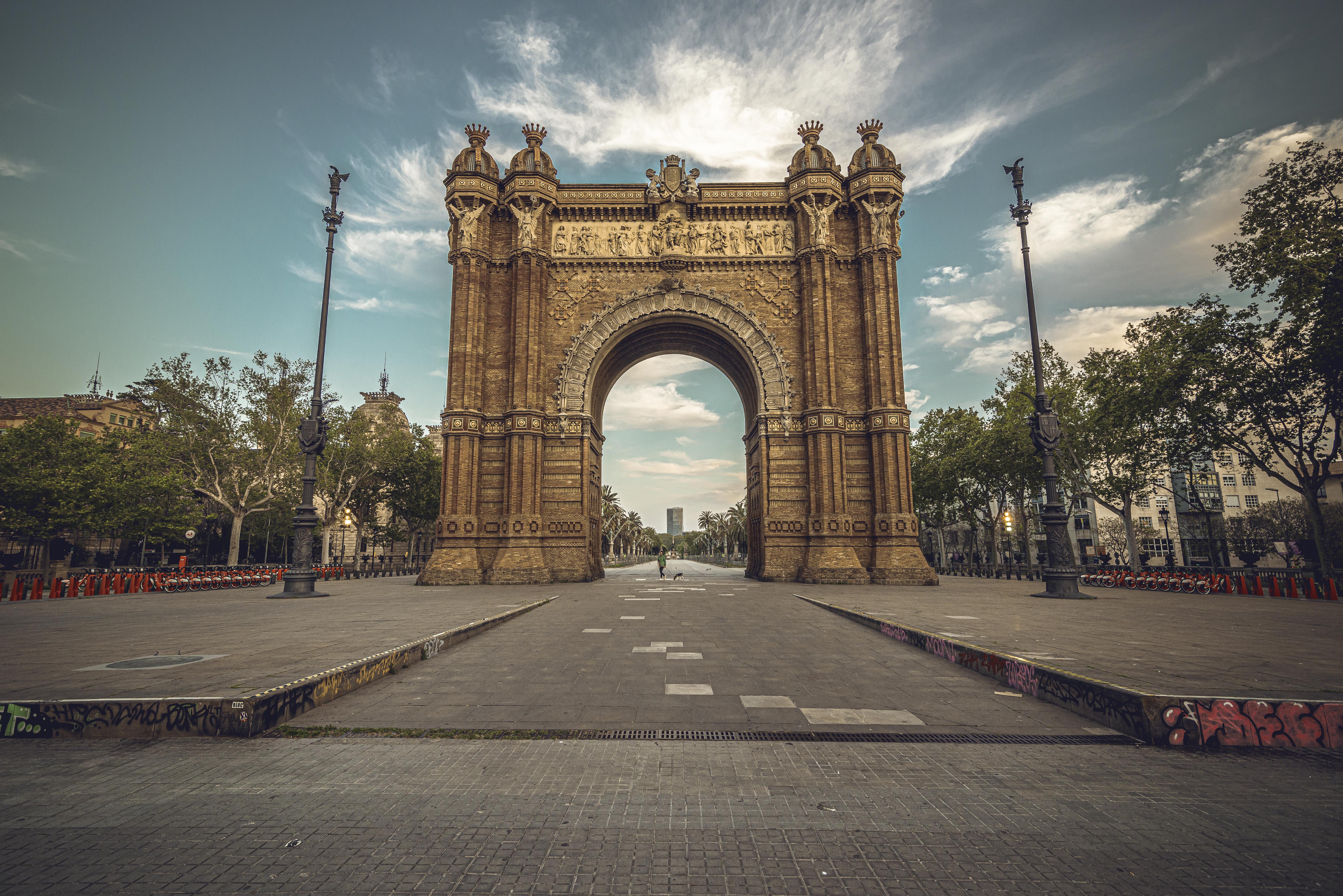 L'Arc de Triomf buit pel coronavirus. | EP