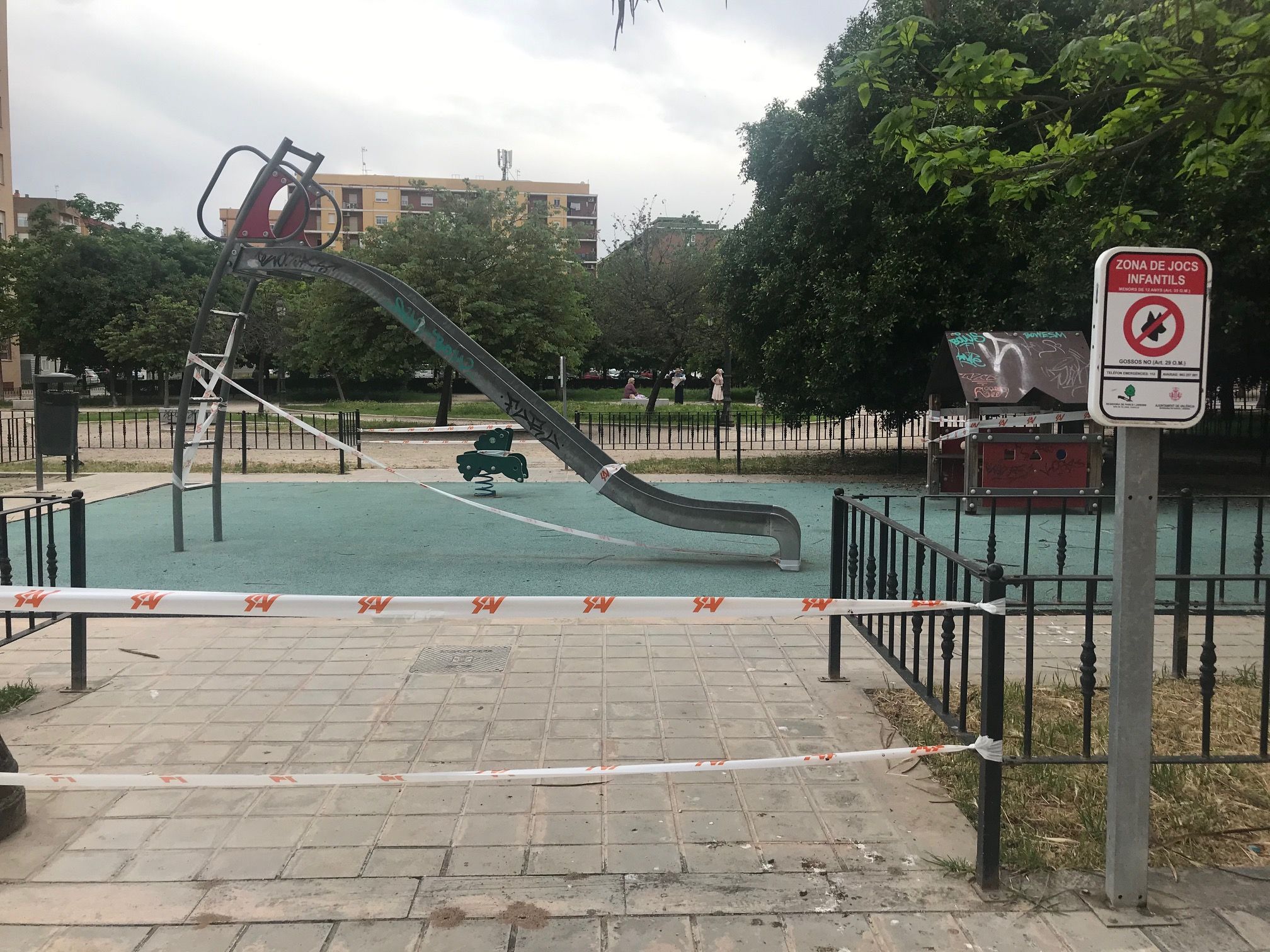 Un parc infantil precintat a la ciutat de València | NNG 