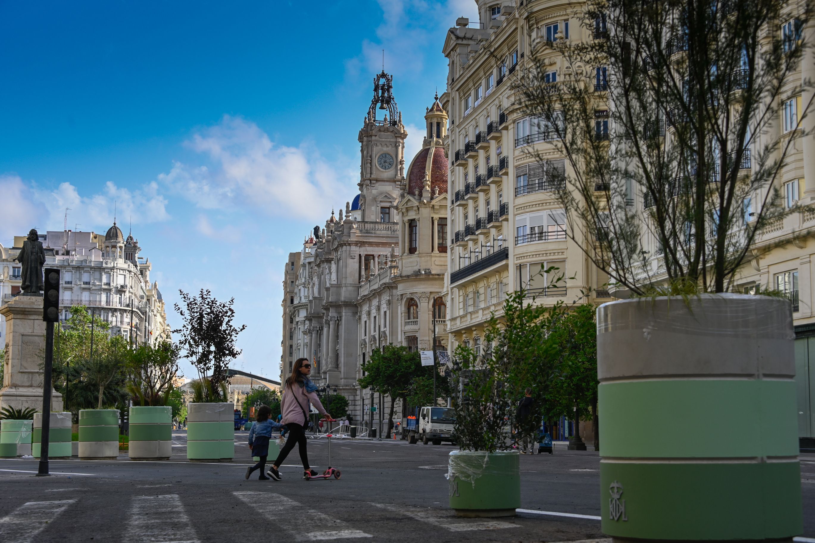 La renovada plazco̧a de el Ayuntamiento de Valencia | @TransitValencia