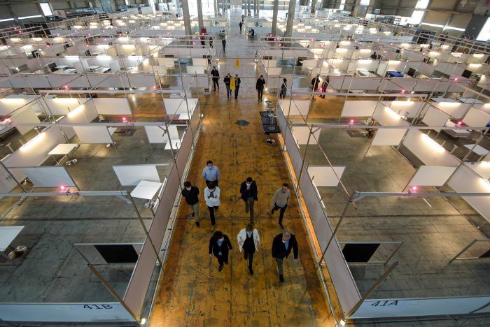 La visita institucional en el hospital temporal de Feria de Salud al recinto de Feria de Barcelona | ACN