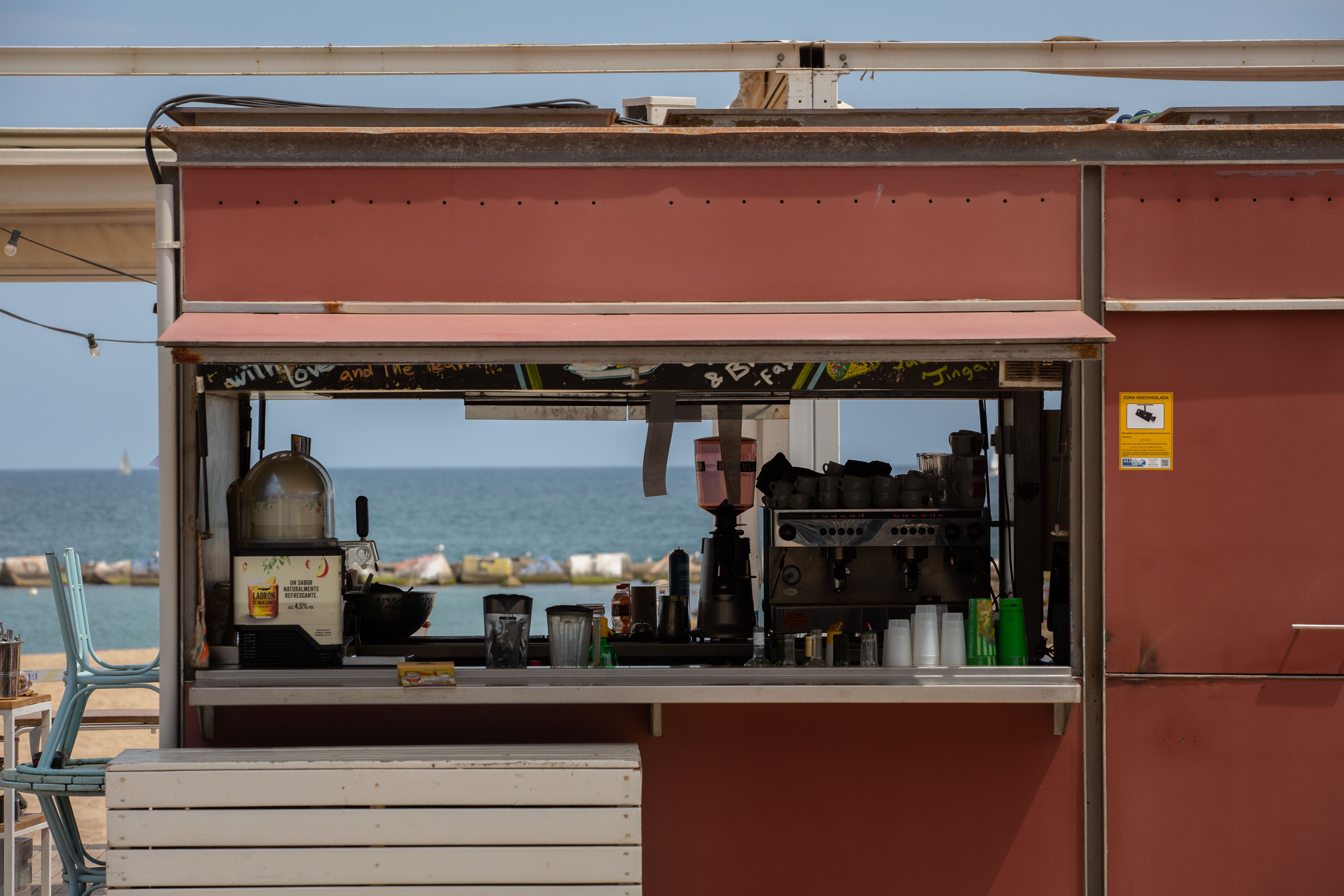 Una terraza de la playa de Barcelona | Europa Press