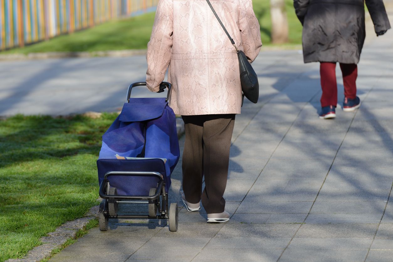 De les persones ajudades per Càritas,  el 40% eren joves o infants, el 58% dones i el 32% provenen de països en conflicte | iStock