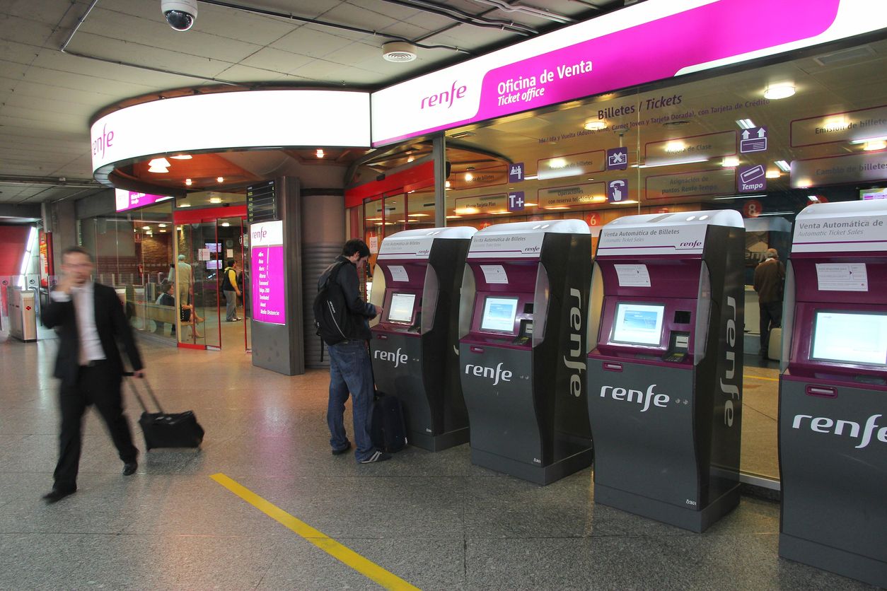 Renfe ha devuelto más de 38.000 millones de euros de billetes anulados por el estado de alarma | iStock