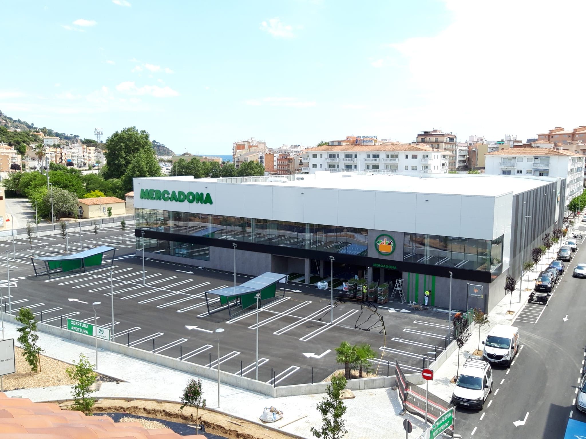 Exterior del supermercado Mercadona que abre este lunes sus puertas a Blandas | Cedida