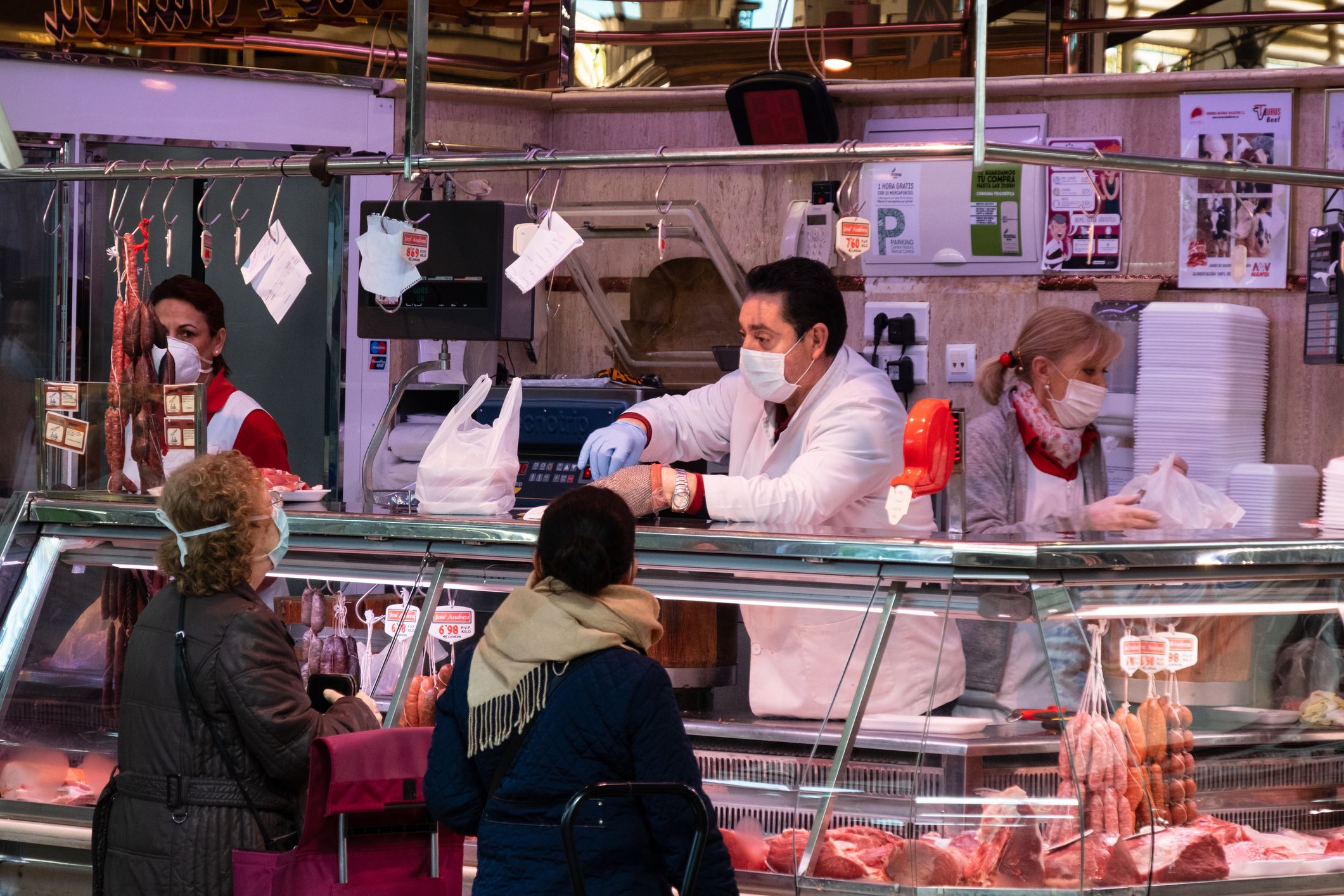 Una carnisseria al mercat central de València | iStock