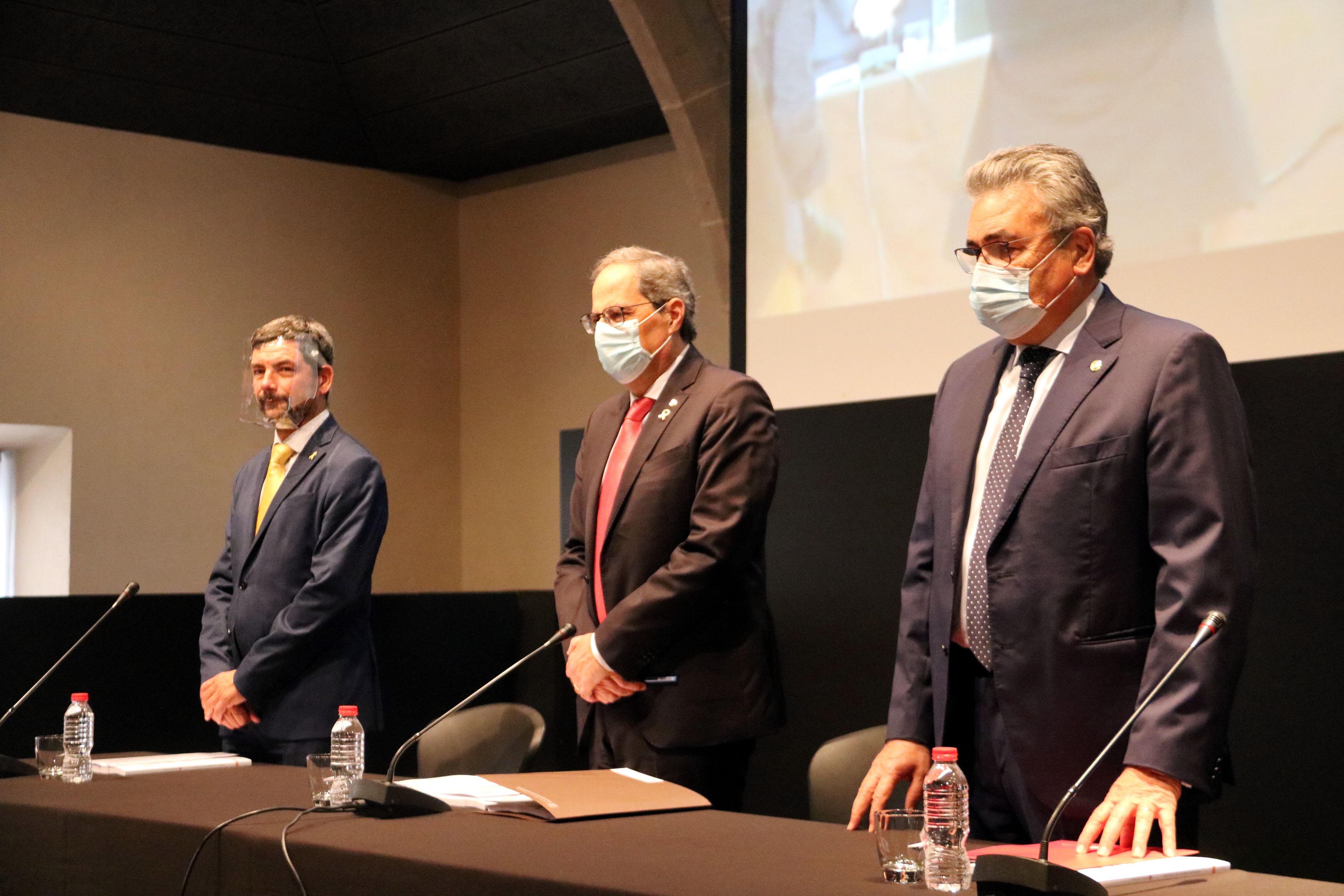 Joan Canadell, presidente del Consejo de Cuartos; Quim Tuesta, presidente de la Generalitat; y Jordi Justo, presidente del Cuarto de Reos, durante la presentació de la memòría econòmica | ACN