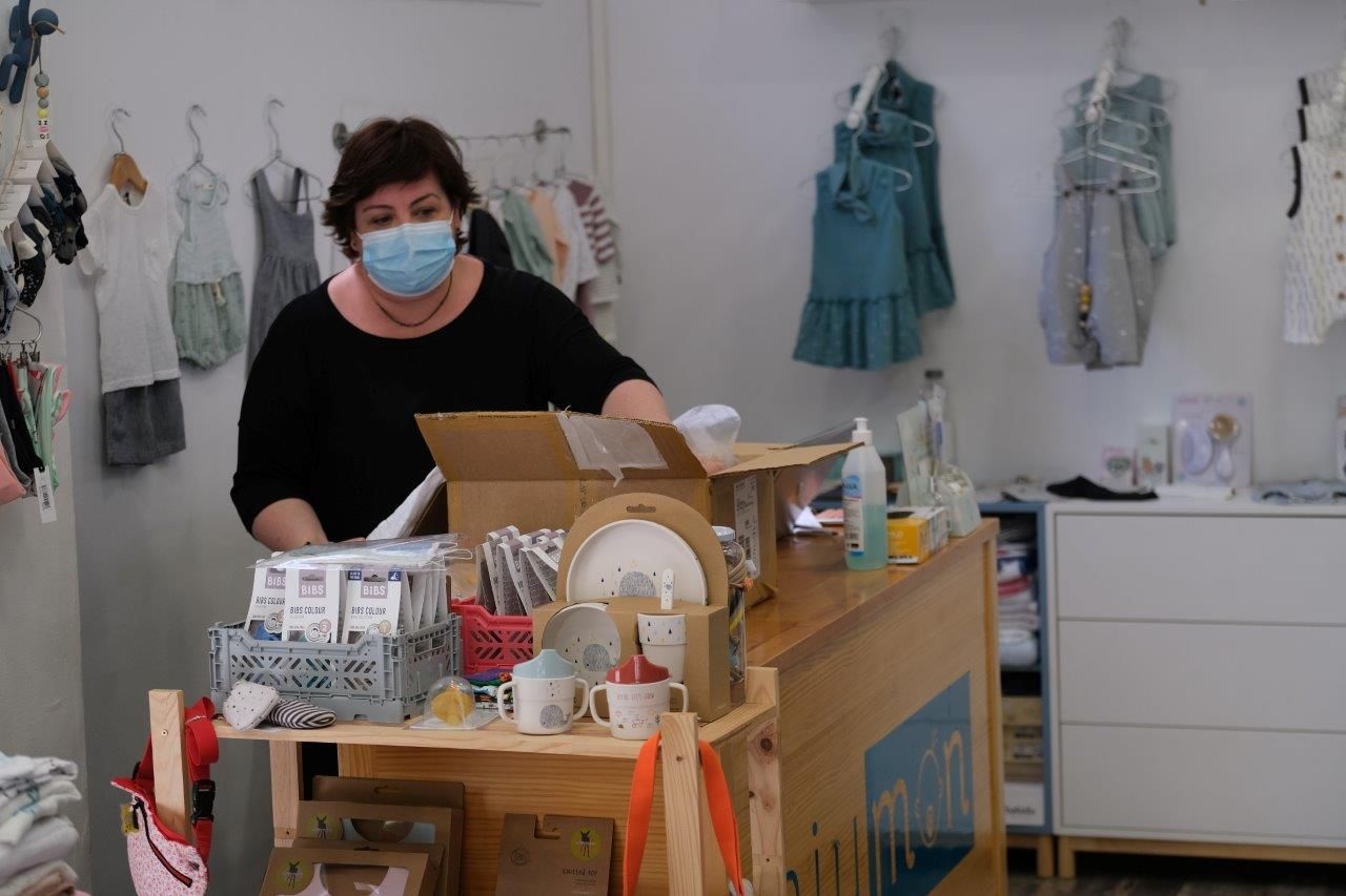 El interior de una tienda de comerç local a Cornejà | Cedida