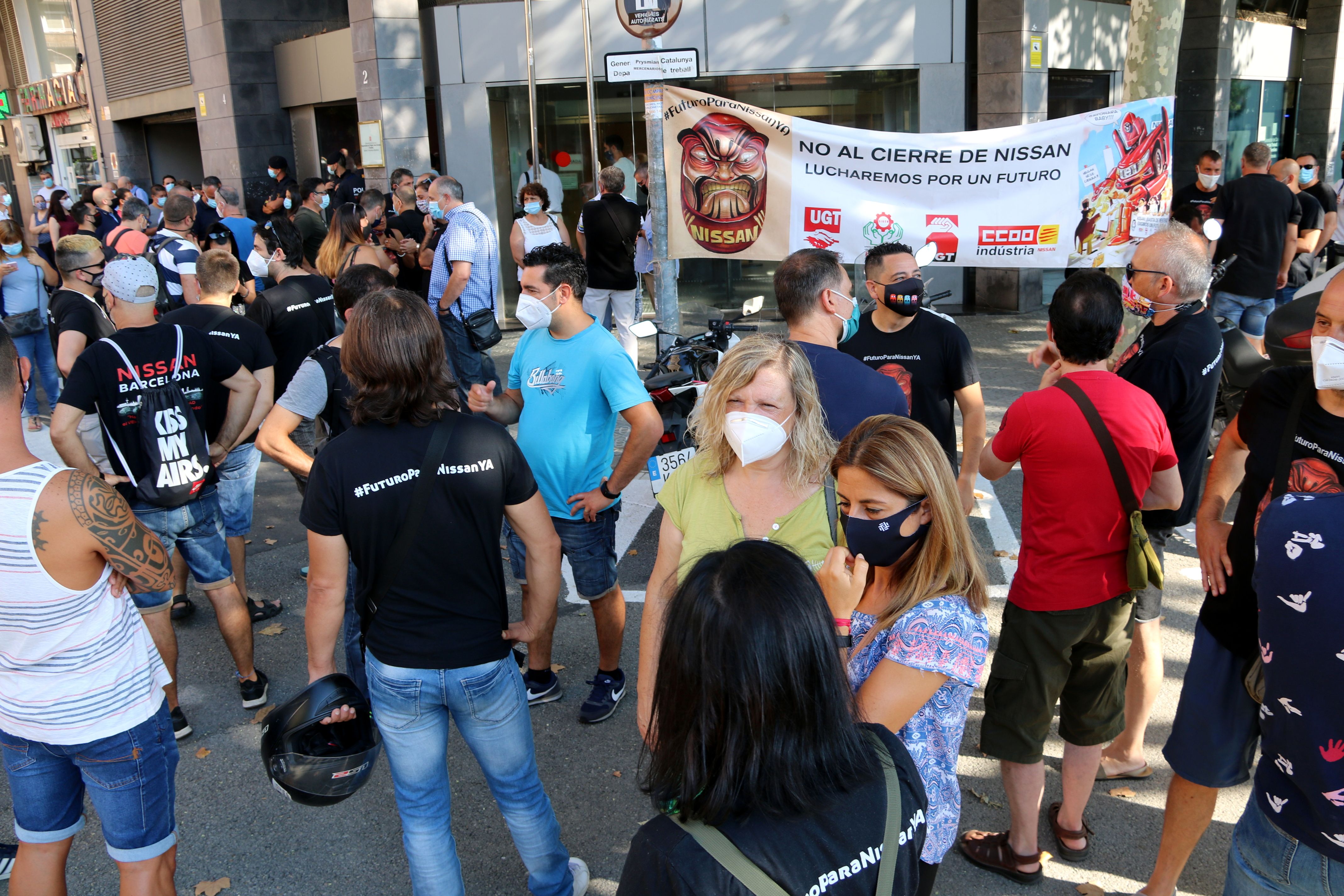 Trabajadores de Nissan concentrados a las puertas del Servicio de Relaciones Laborales en la tercera mediación entre comité y empresa | ACN