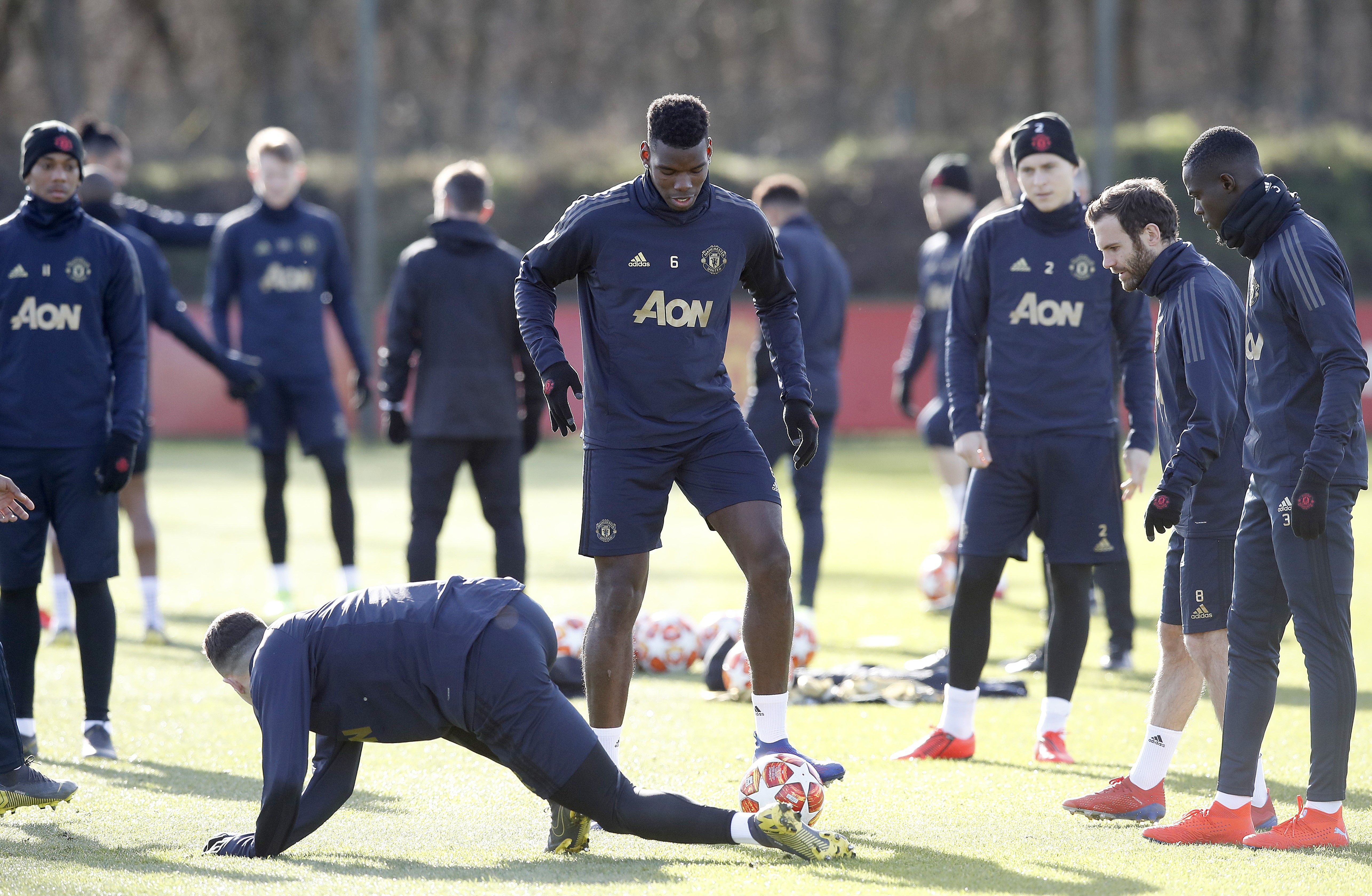 Un entrenament del Manchester United amb AON com a espònsor. | EP