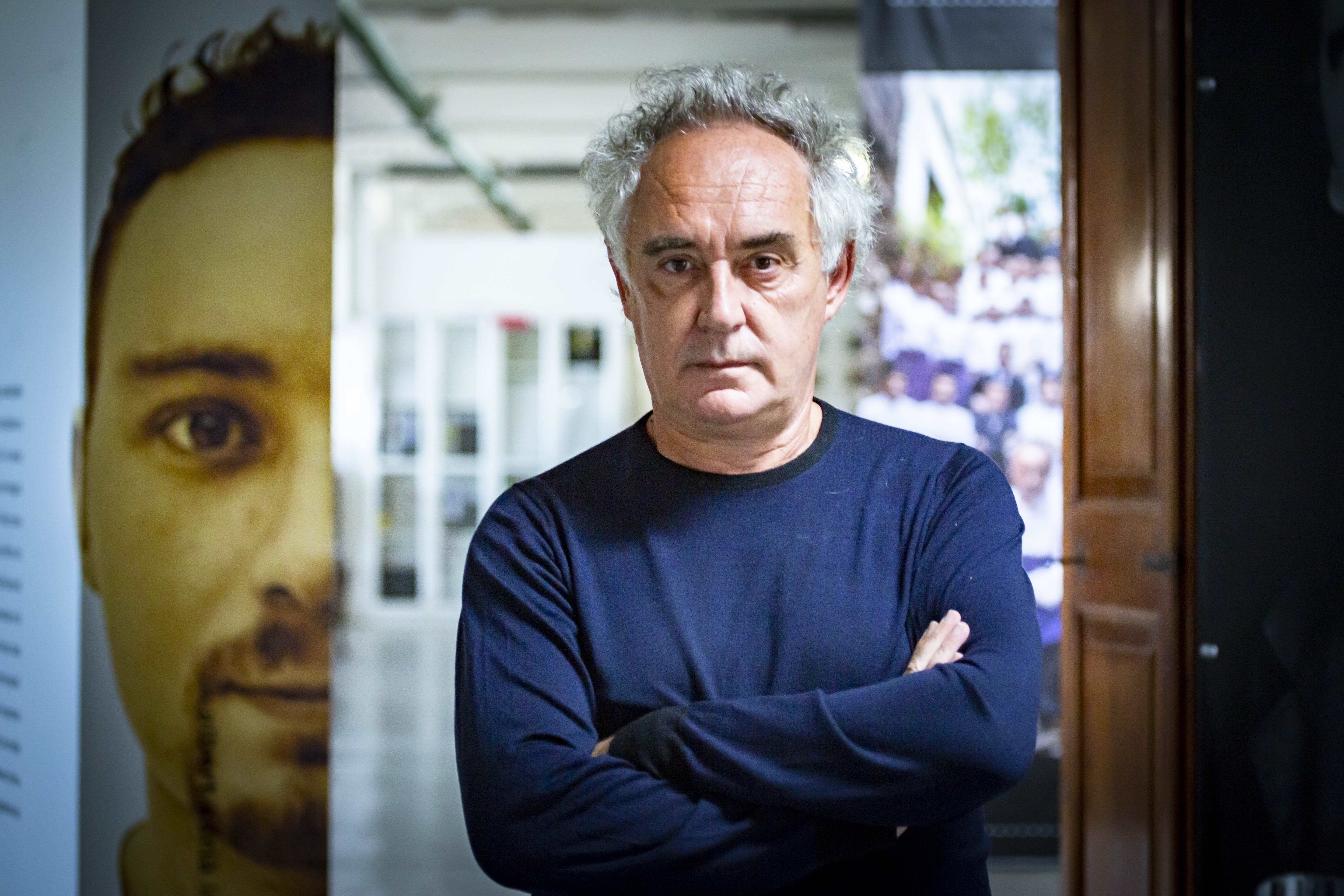 Ferran Adrià durando la entrevista con VÍA Emprendida. | Ángel Bravo