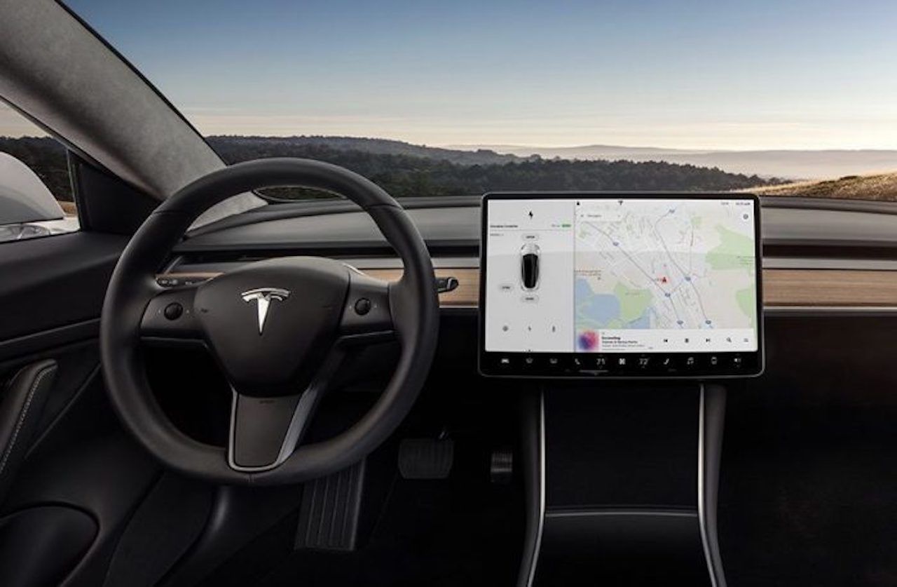 Tesla inclou el català en els seus vehicles | Plataforma per la Llengua