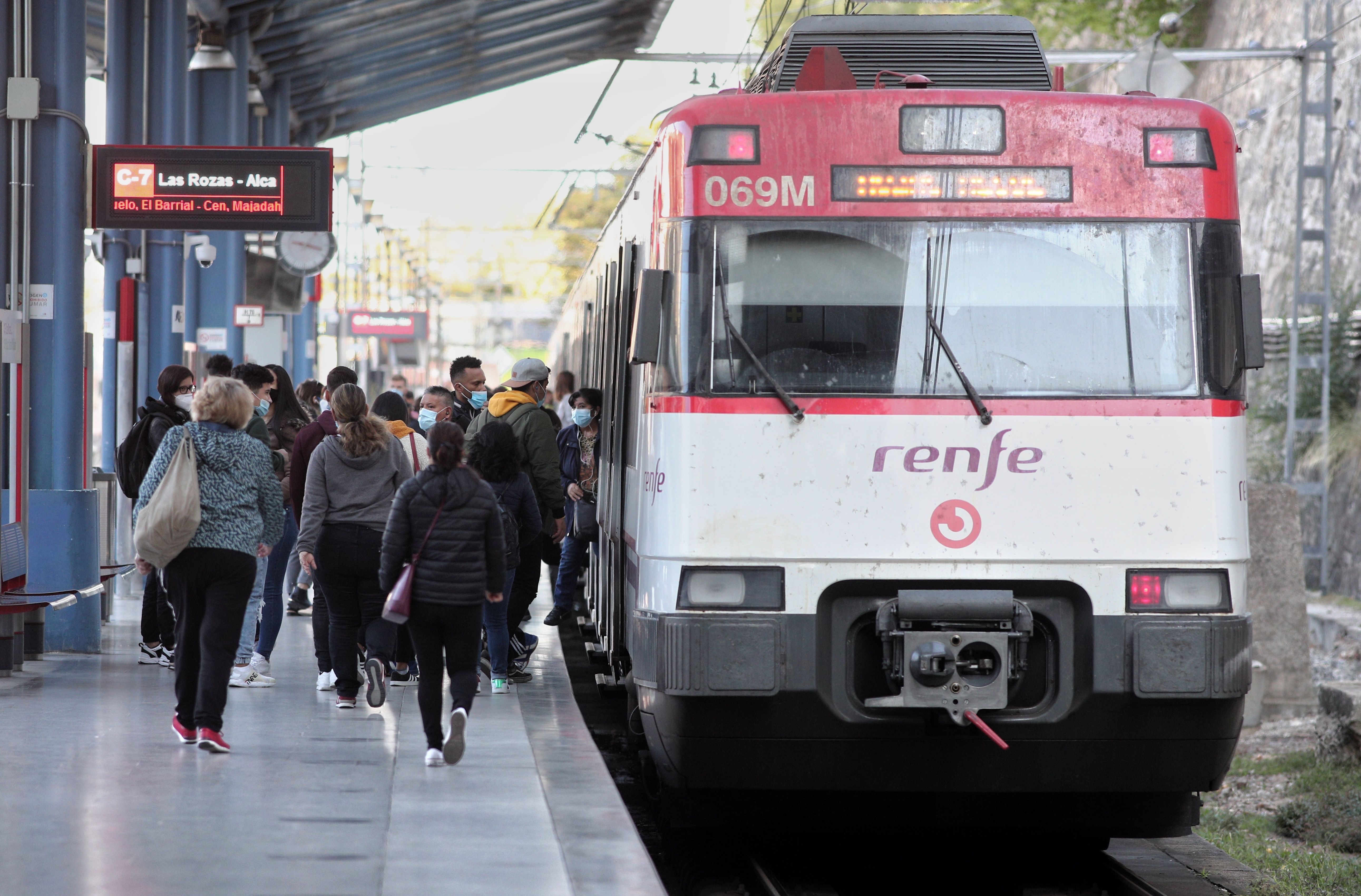 Un tren de Renfe en una estació | Europa Press