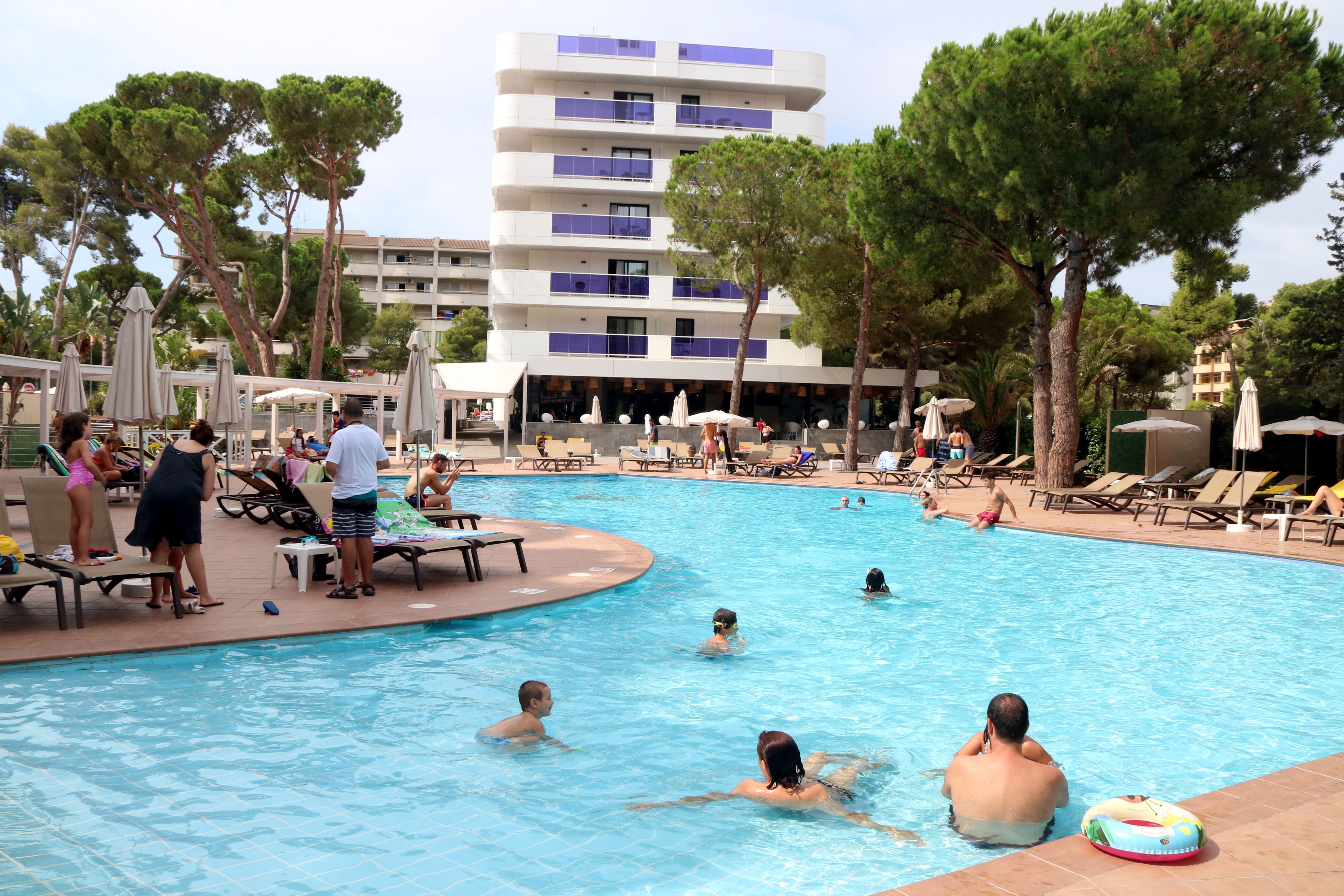 Turistes en un hotel de Salou en una imatge d'arxiu | ACN