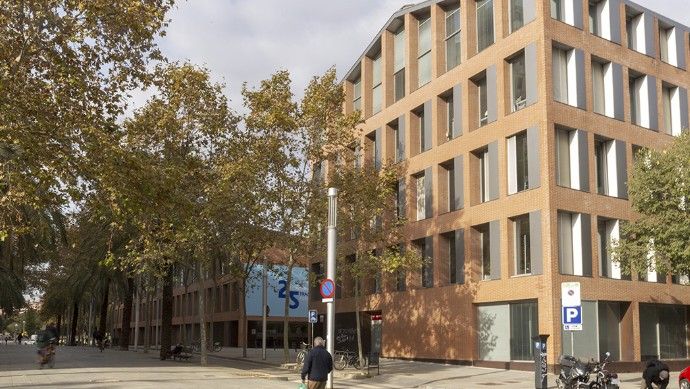 Un edifici de la Universitat Oberta de Catalunya, que obrirà un centre de recerca el 2022 | Cedida