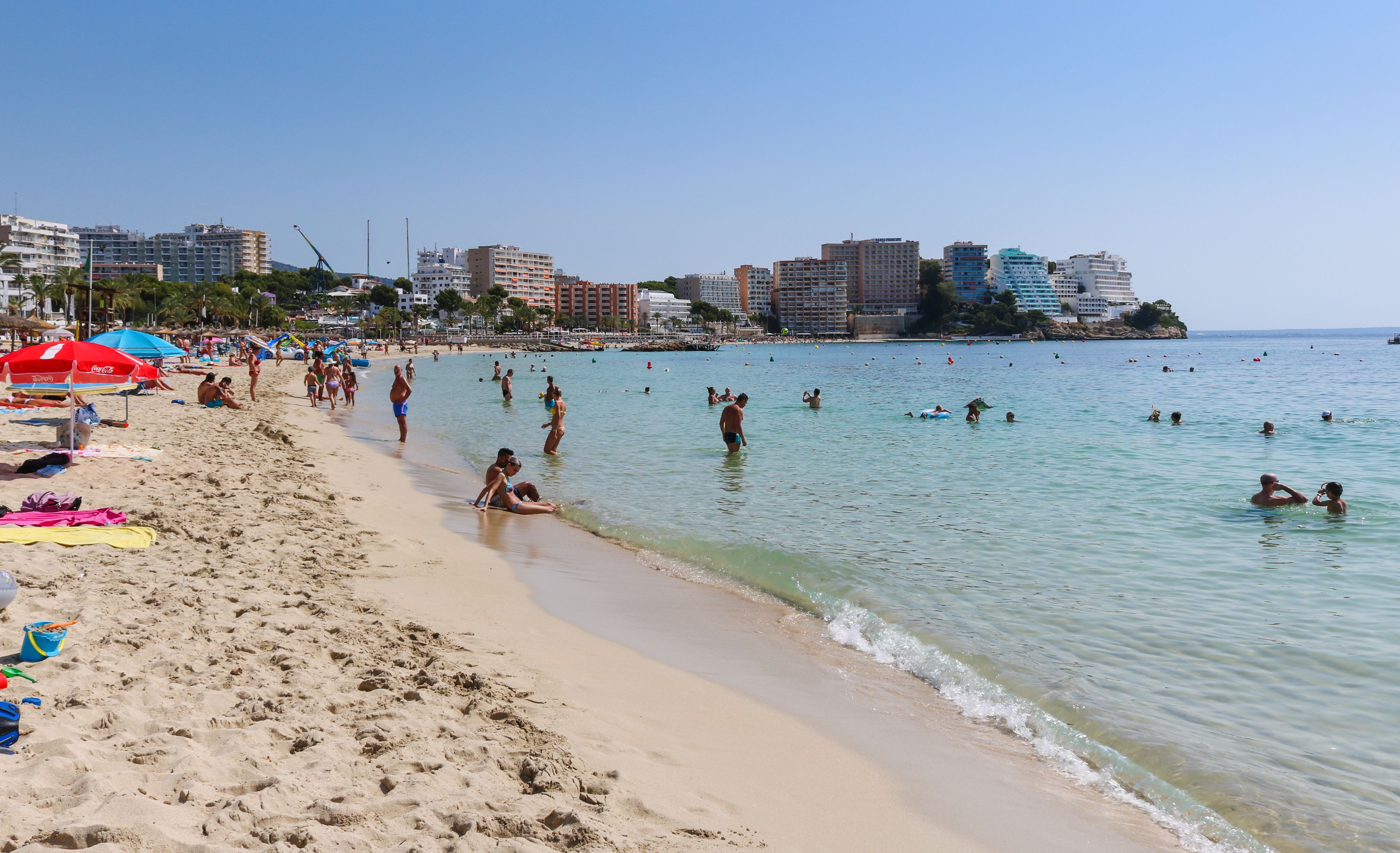 Una playa de Magaluf, uno de los proyectos de las hoteleras de las Baleares | iStock