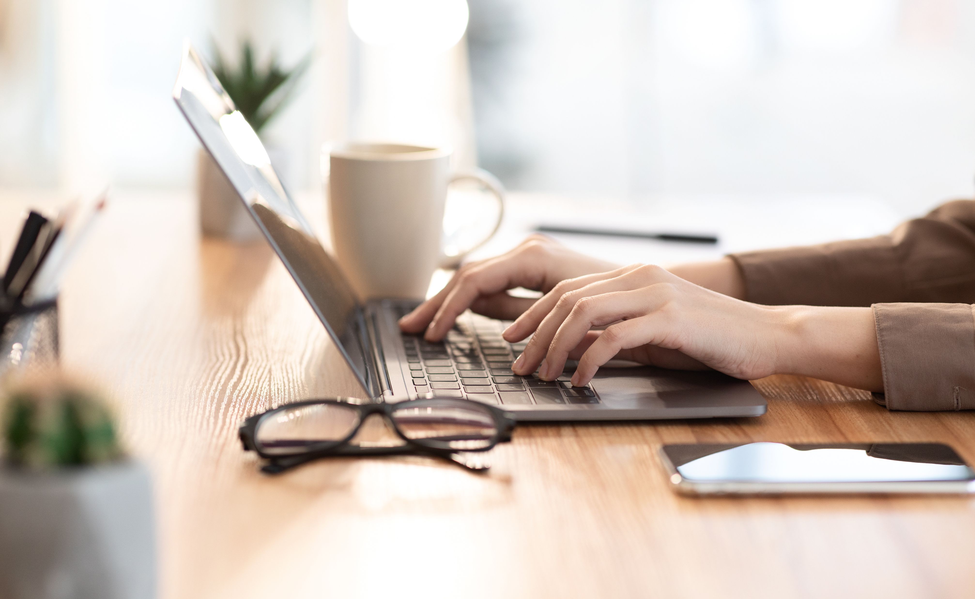 Un estudio de la Cámara y la ODEE destaca la diferència de sueldos entre mujeres y hombres directivos | iStock