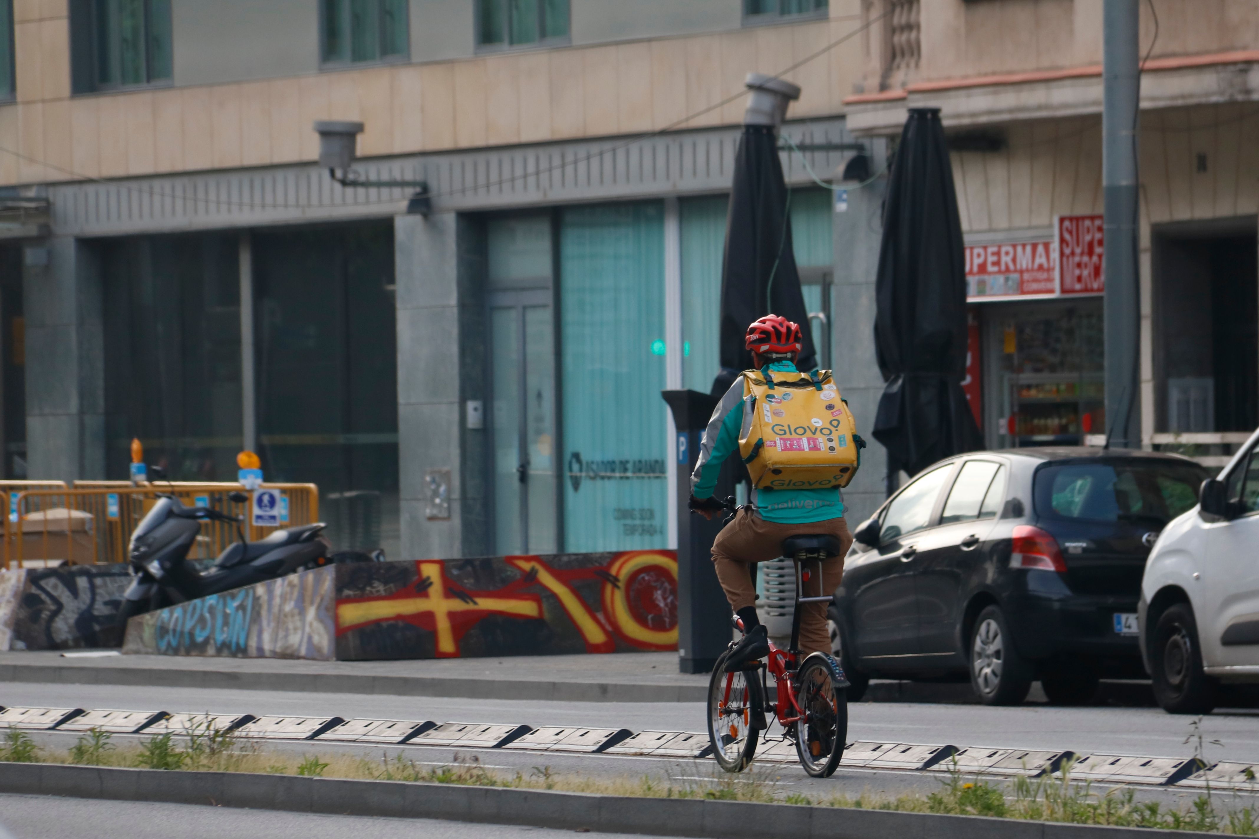 Un 'rider' de Glovo treballant durant l'estat d'alarma | ACN