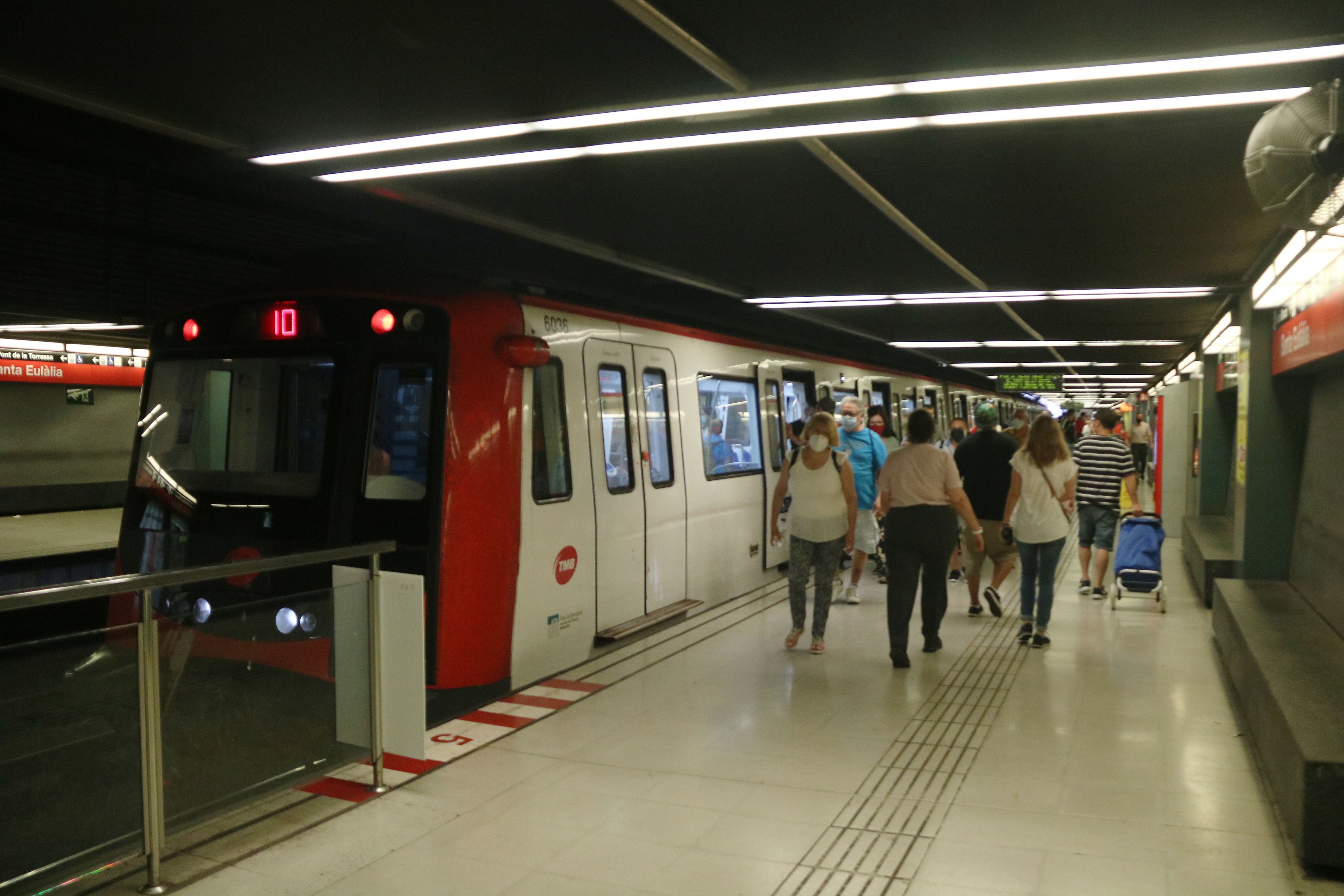 Els passatgers del metro de Barcelona cauen en picat en relació al mateix període de l'any passat | ACN