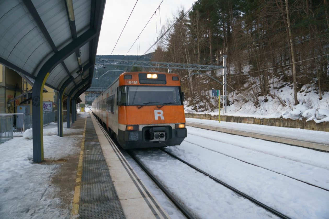 Imatge d'arxiu d'un tren de Rodalies a la neu | Cedida