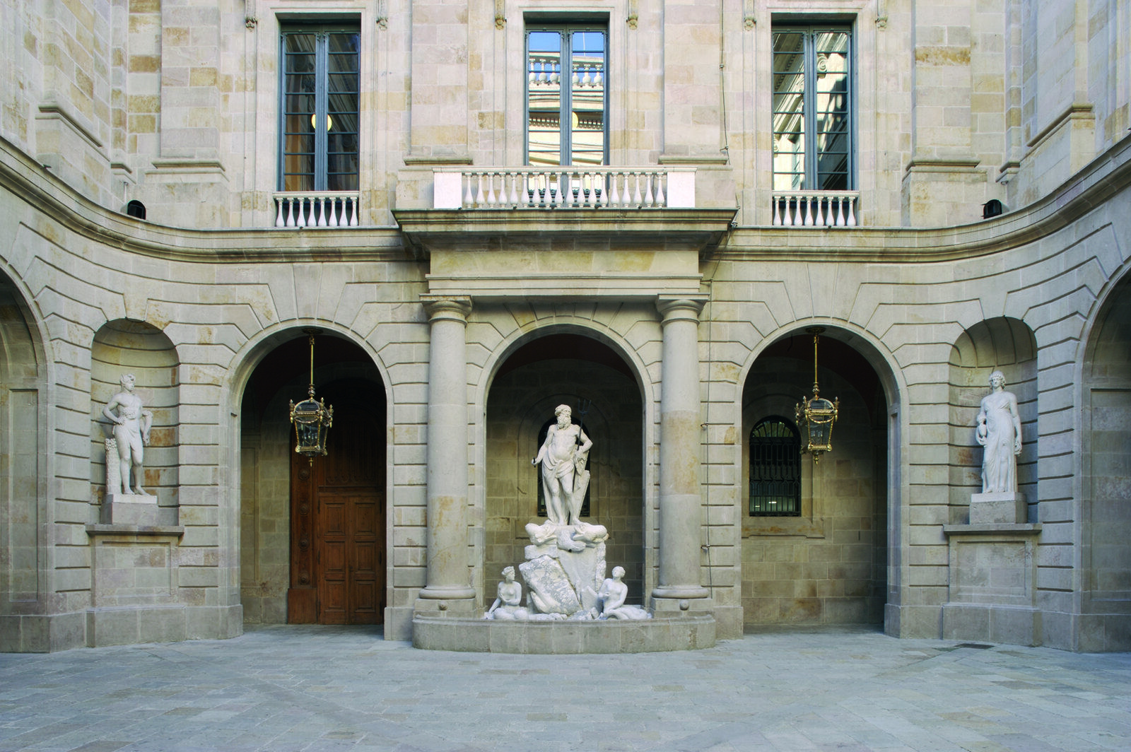 Patio l'Escala de honor Casa Lonja Cuarto de Comerç de Barcelona