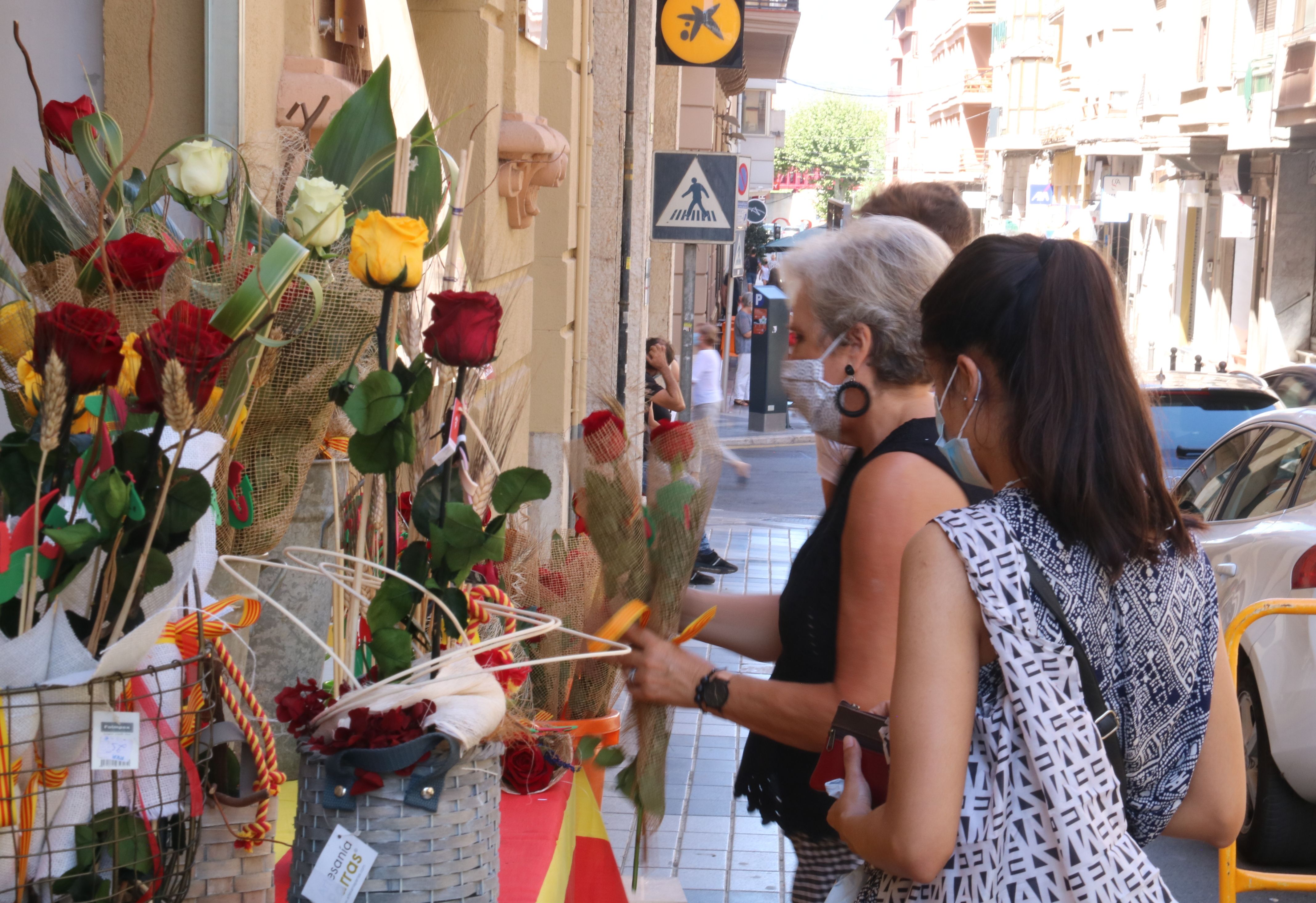 Las floristerías y librerías se preparan por Sant Jordi | ACN