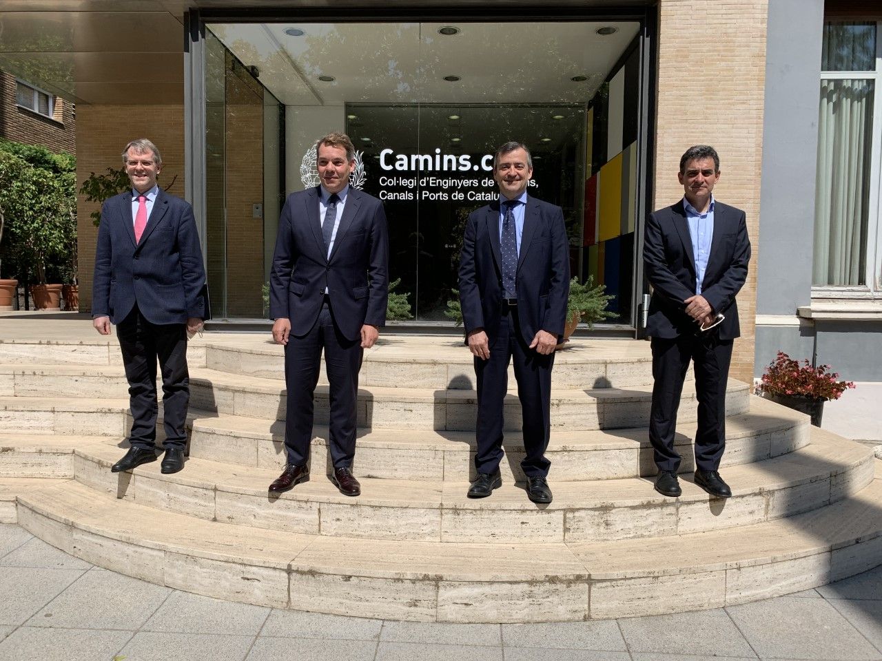 Los decanos Oriol Amat (Economistas), Oriol Altisench (Engingyers) y Josep M. Balcells (Abogacía) con el coordinador del grupo de trabajo Andreu Ulied | Cedida