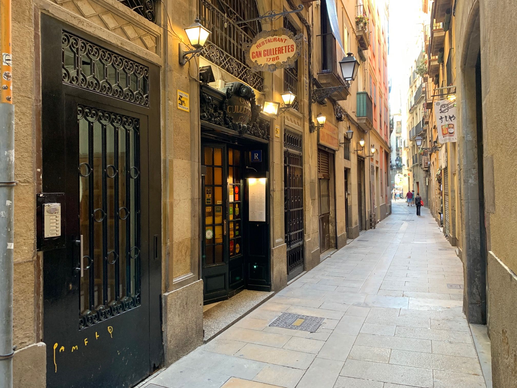 L'entrada del restaurant Can Culleretes de Barcelona | Cedida