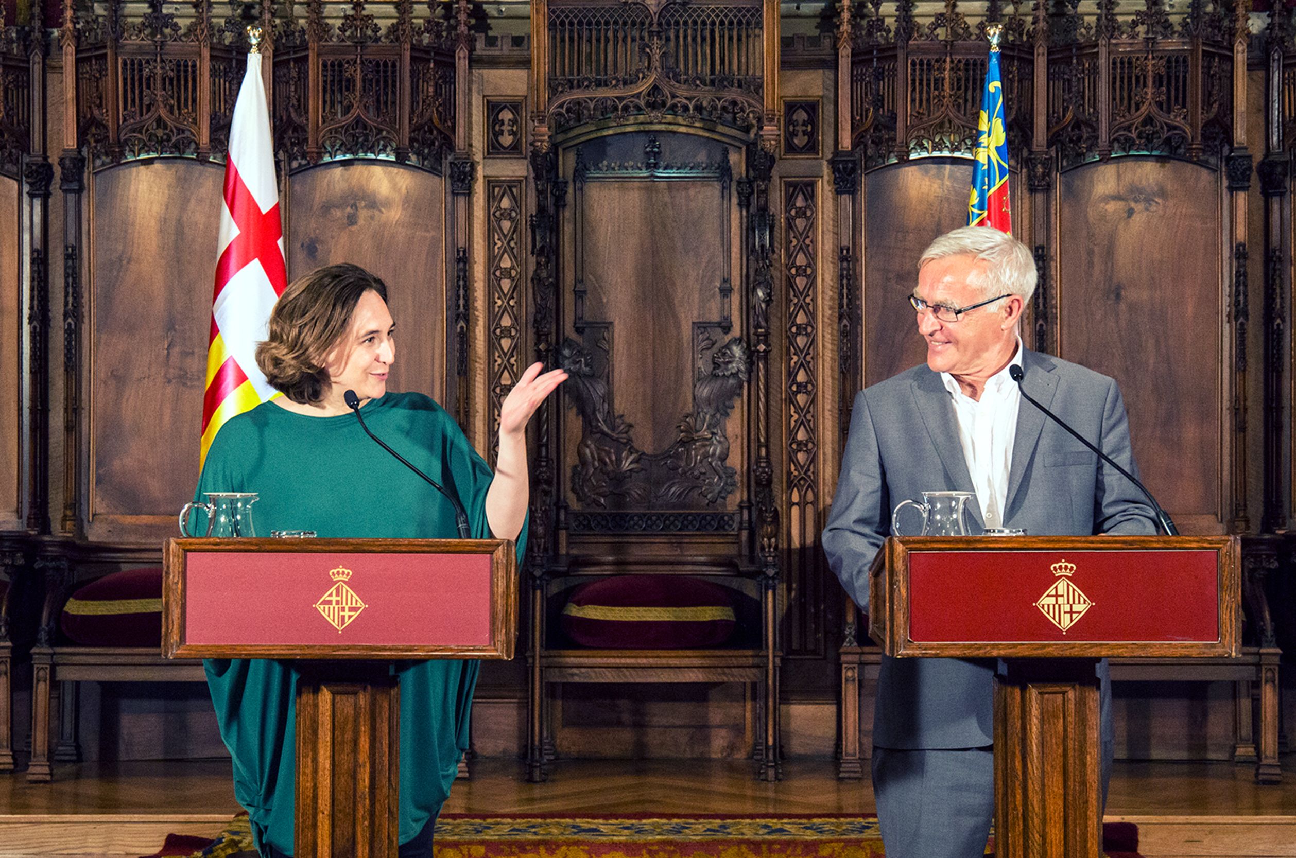 L'alcaldessa de Barcelona Ada Colau i l'alcalde de València Joan Ribó en una imatge d'arxiu | ACN