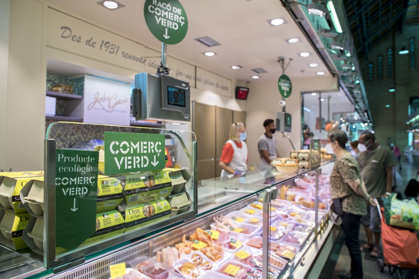 Parada del mercat municipal amb el distintiu de Comerç Verd ecològic i de proximitat | Europa Press