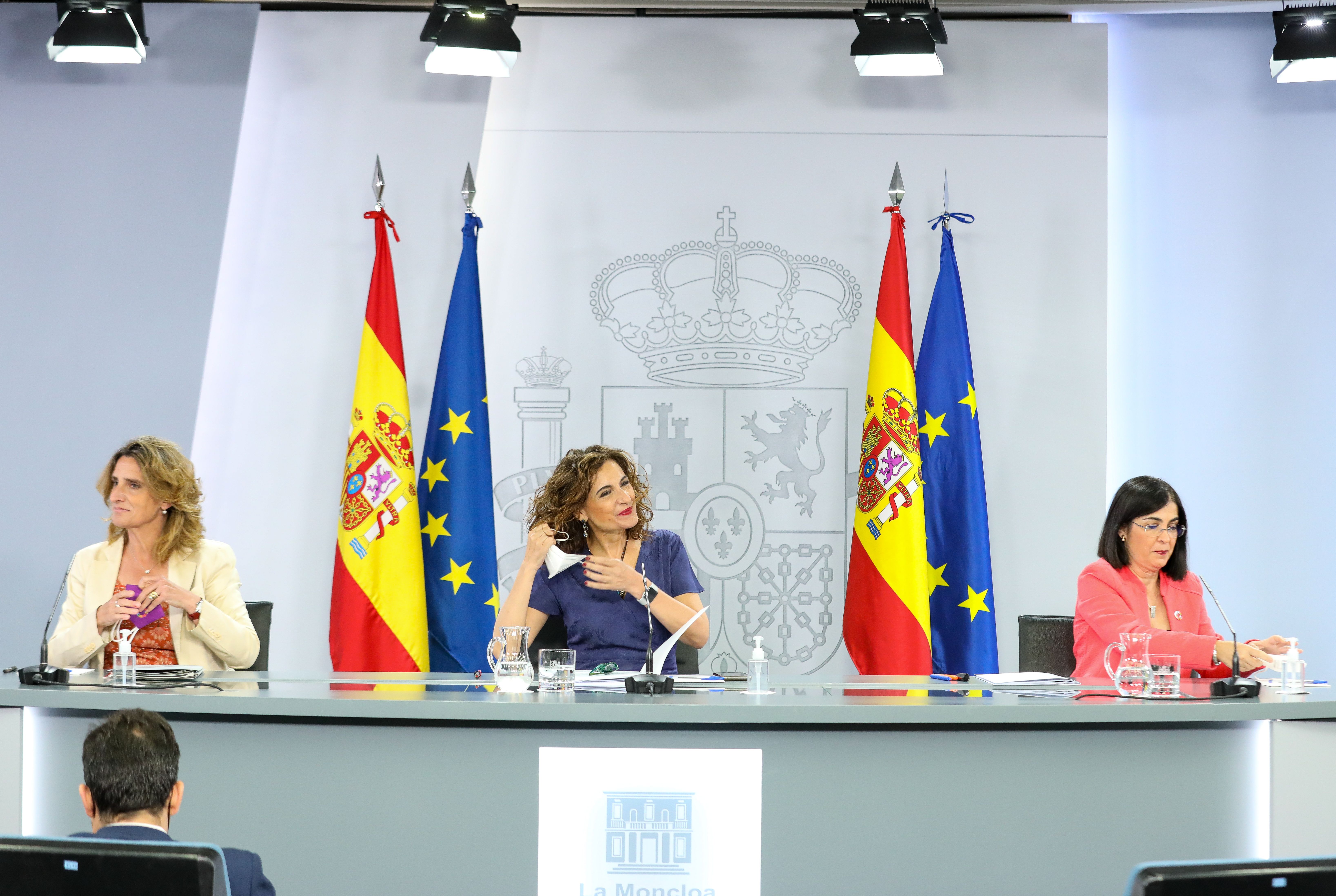 Les ministres de Transició Ecològica, Teresa Ribera; Hisenda, Maria Jesús Montero; i Sanitat, Carolina Darías durant la roda de premsa posterior al Consell de Ministres extraordinari | EP