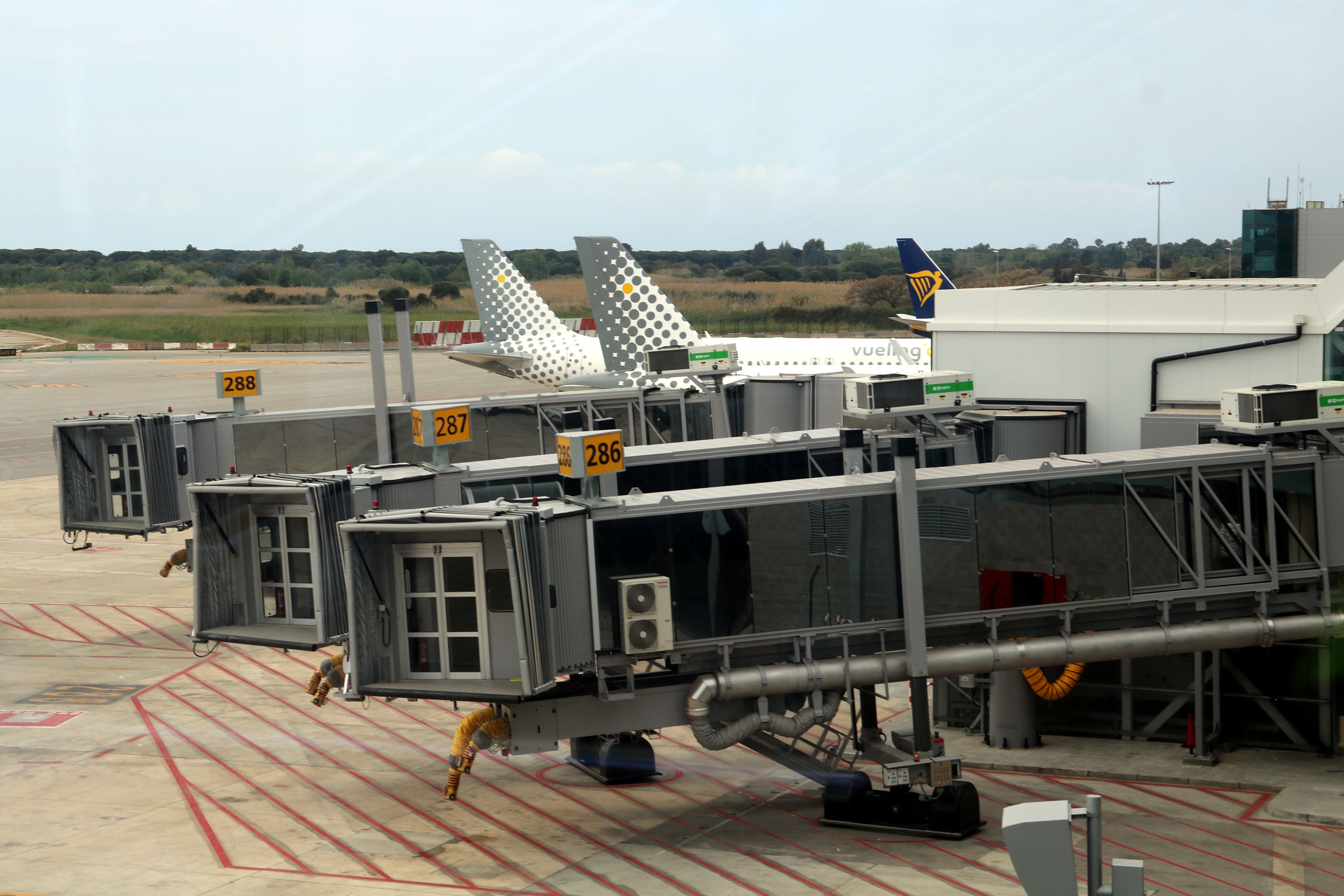 Imagen de archivo de varias puertas del aeropuerto de | ^*ACN