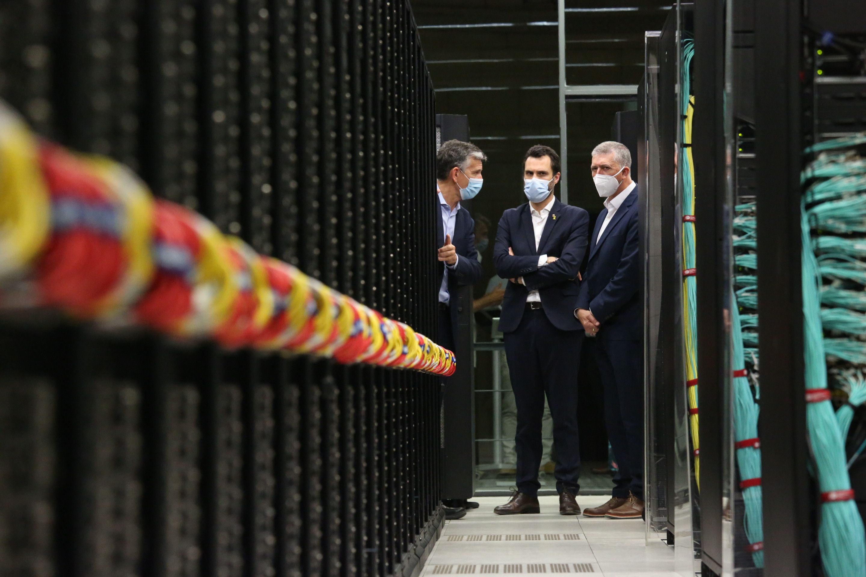 Los consellers de los gobiernos catalán y valenciano, Torrent y Climent, visitan el Barcelona Supercomputing Centre | Cedida