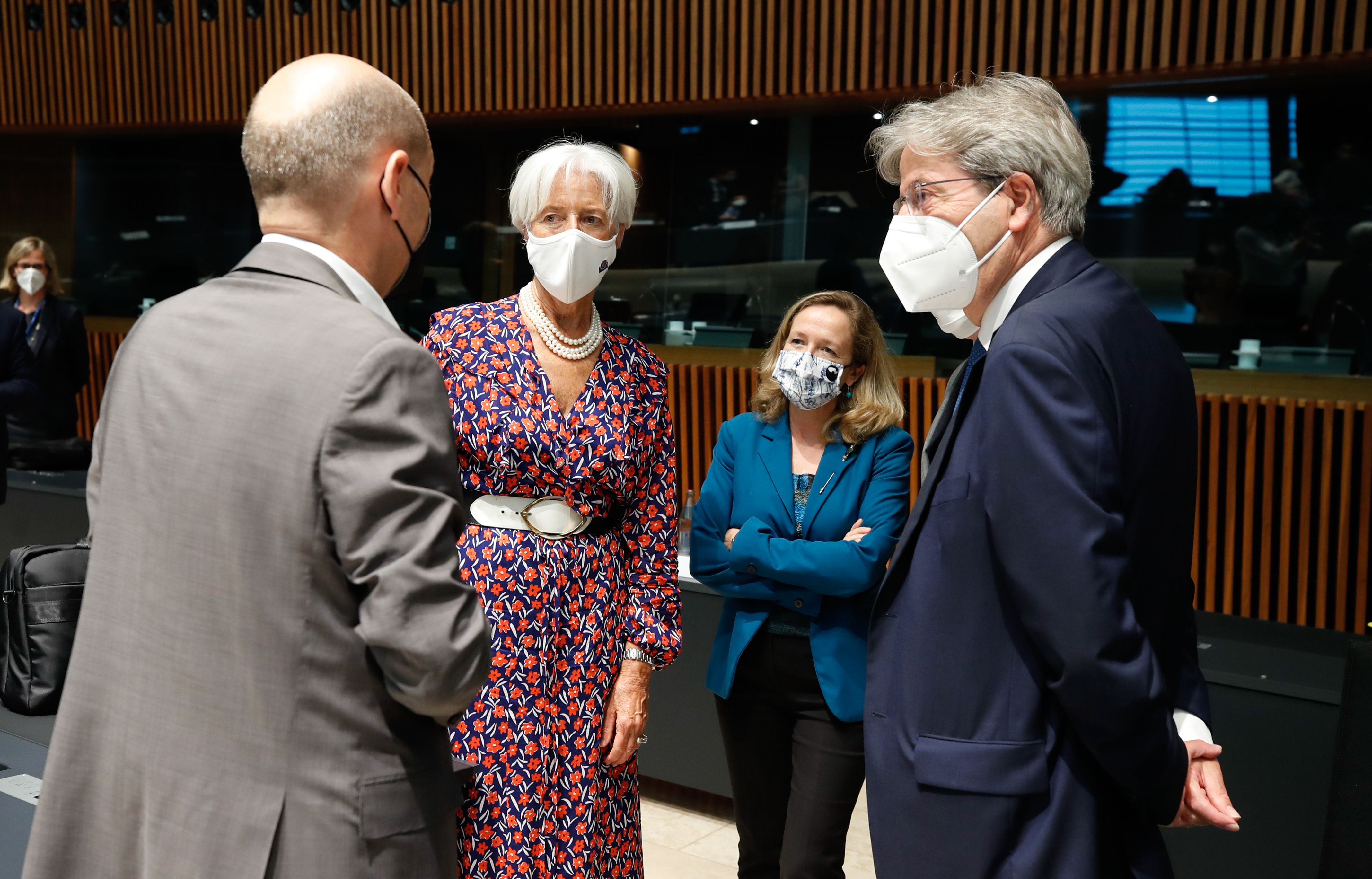 La vicepresidenta del Gobierno español, Nadia Calviño, con el ministro de Finanzas alemán, Olaf Scholz; el eurocomissari Paolo Gentiloni; y la presidenta del BCE, Christine Lagarde | ACN