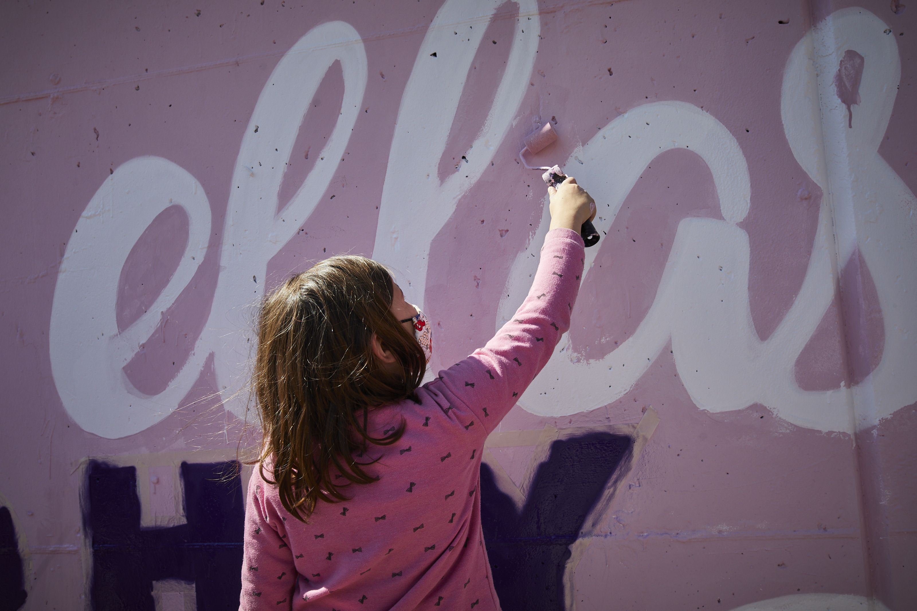 Quan arriba el 8M, moltes marques es pinten de lila per donar suport a la causa feminista | Europa Press