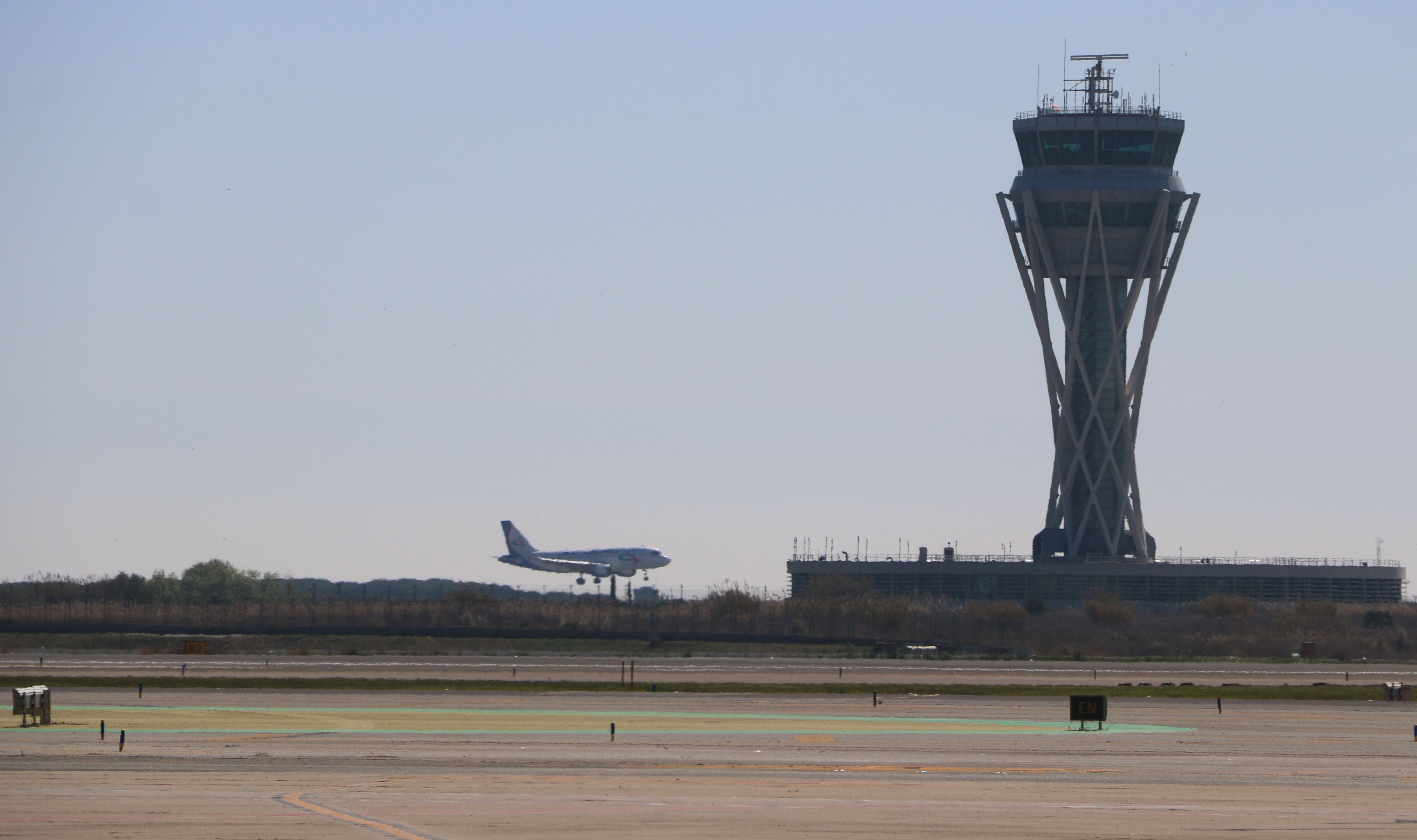 La inversió per a l'ampliació de l'aeroport del Prat queda en suspens, almenys per cinc anys | ACN