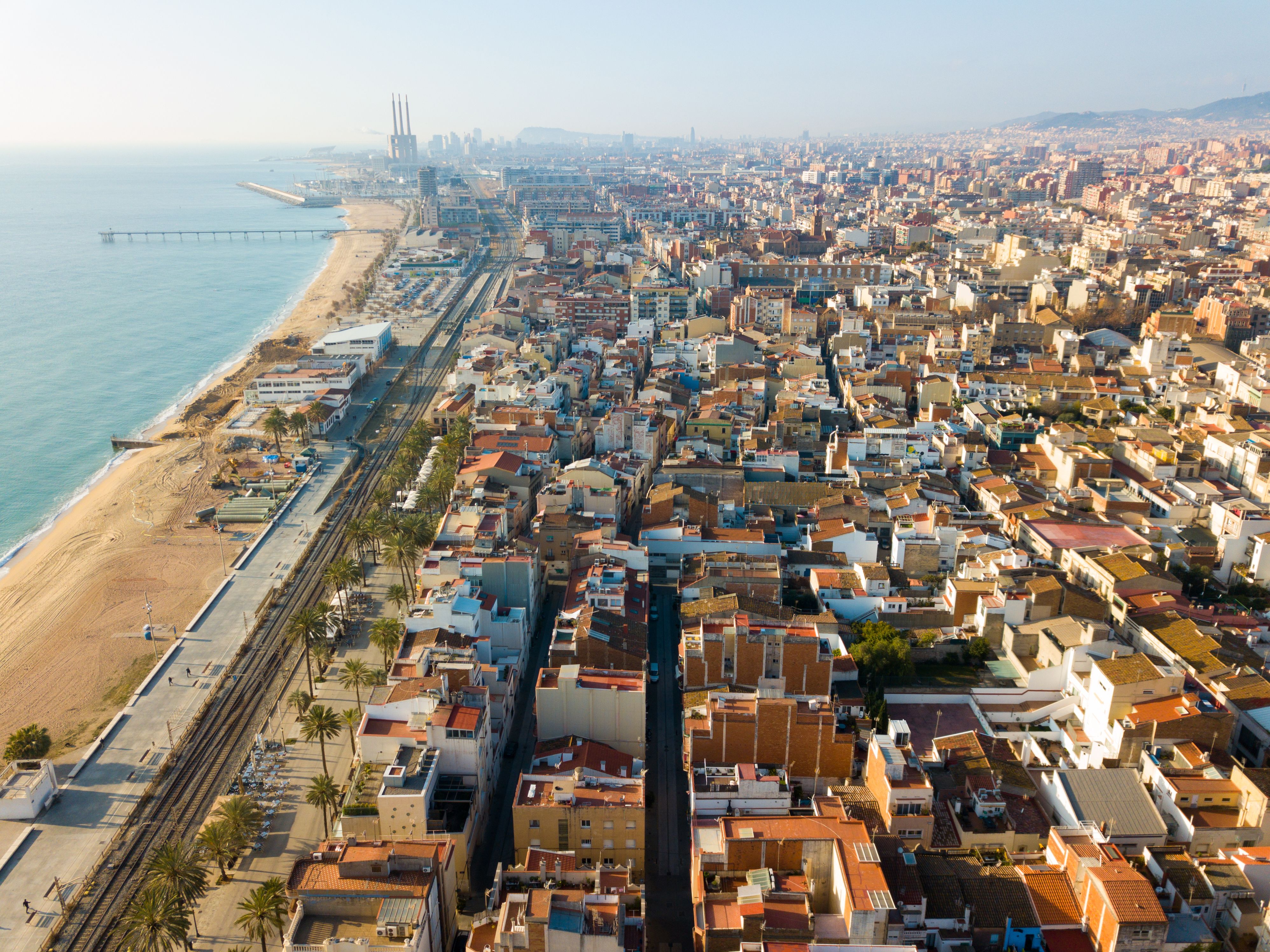 Imatge aèria de Badalona, on es troba un dels edificis que ha comprat el fons alemany Patrizia AG | iStock