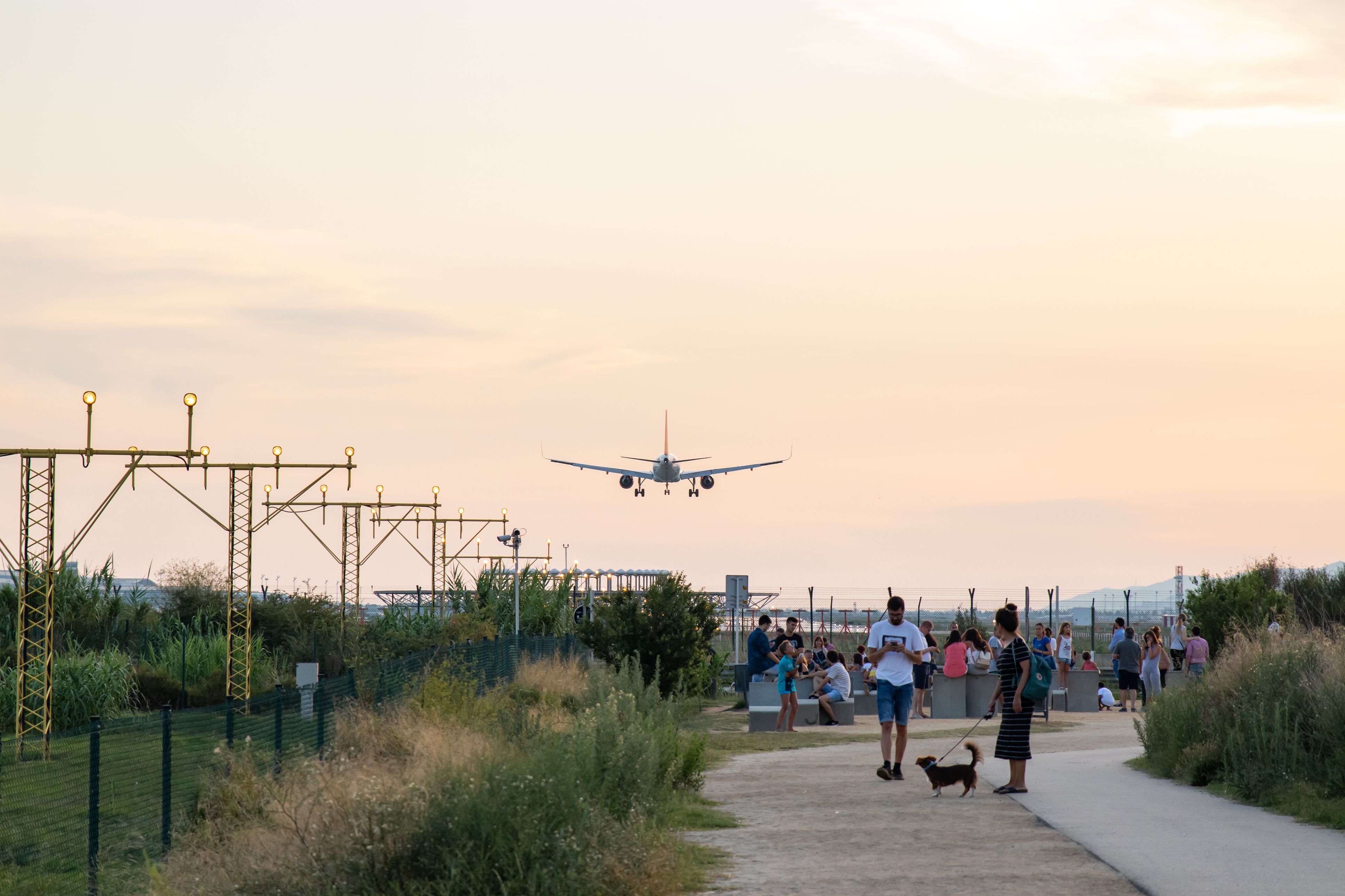 Un avió aterra a l'aeroport del Prat | iStock