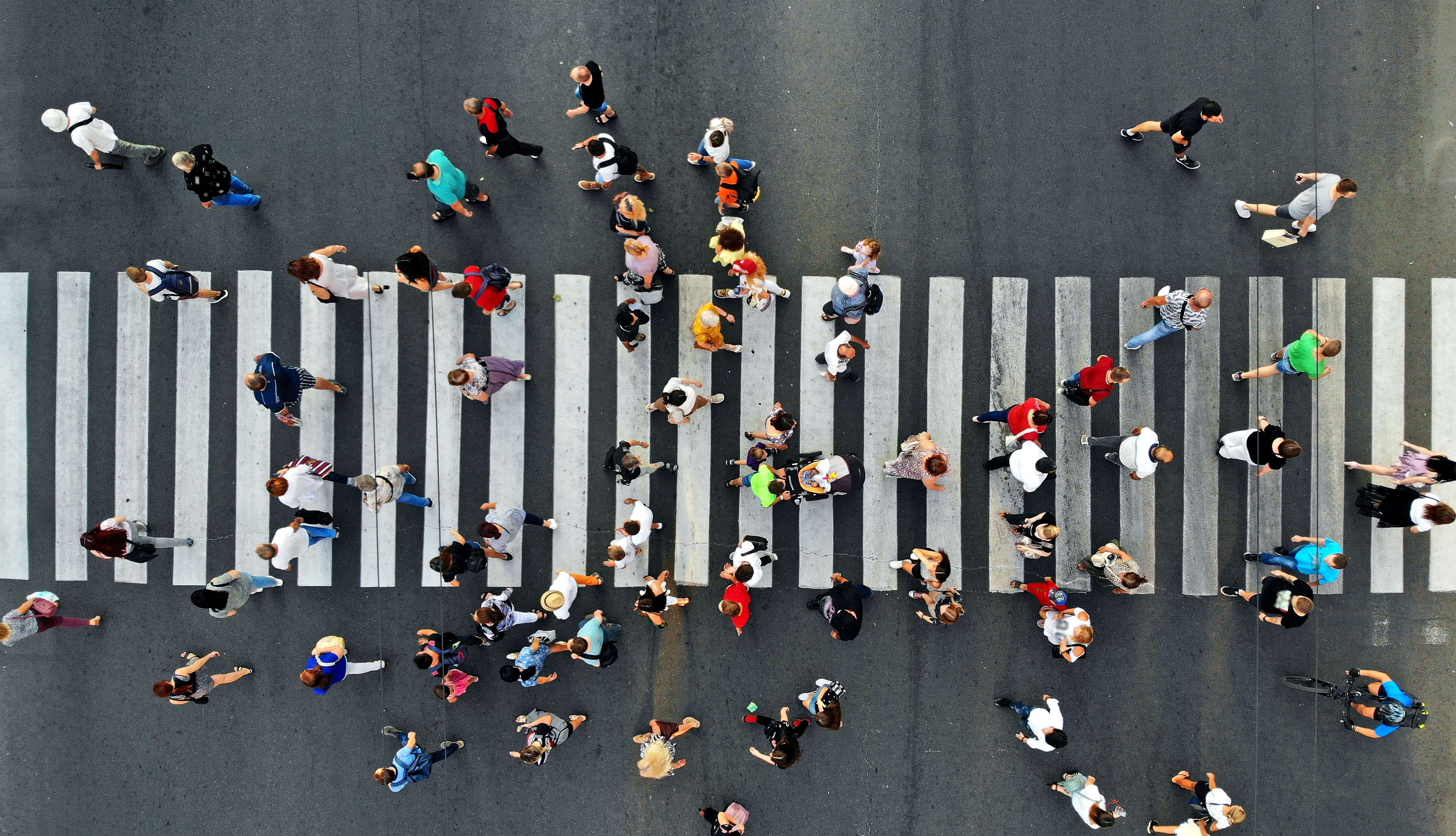 El Govern vol incrementar la mobilitat a peu | iStock