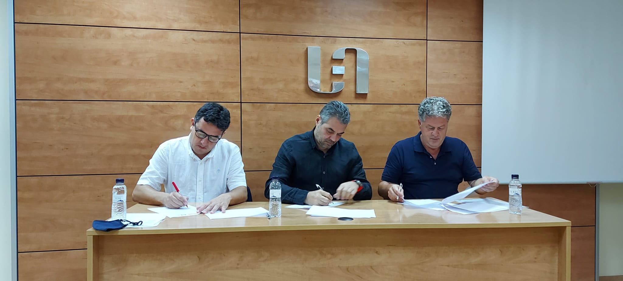 Signatura del manifest entre CCOO, UGT i la Unió Empresarial de l'Anoia | Cedida