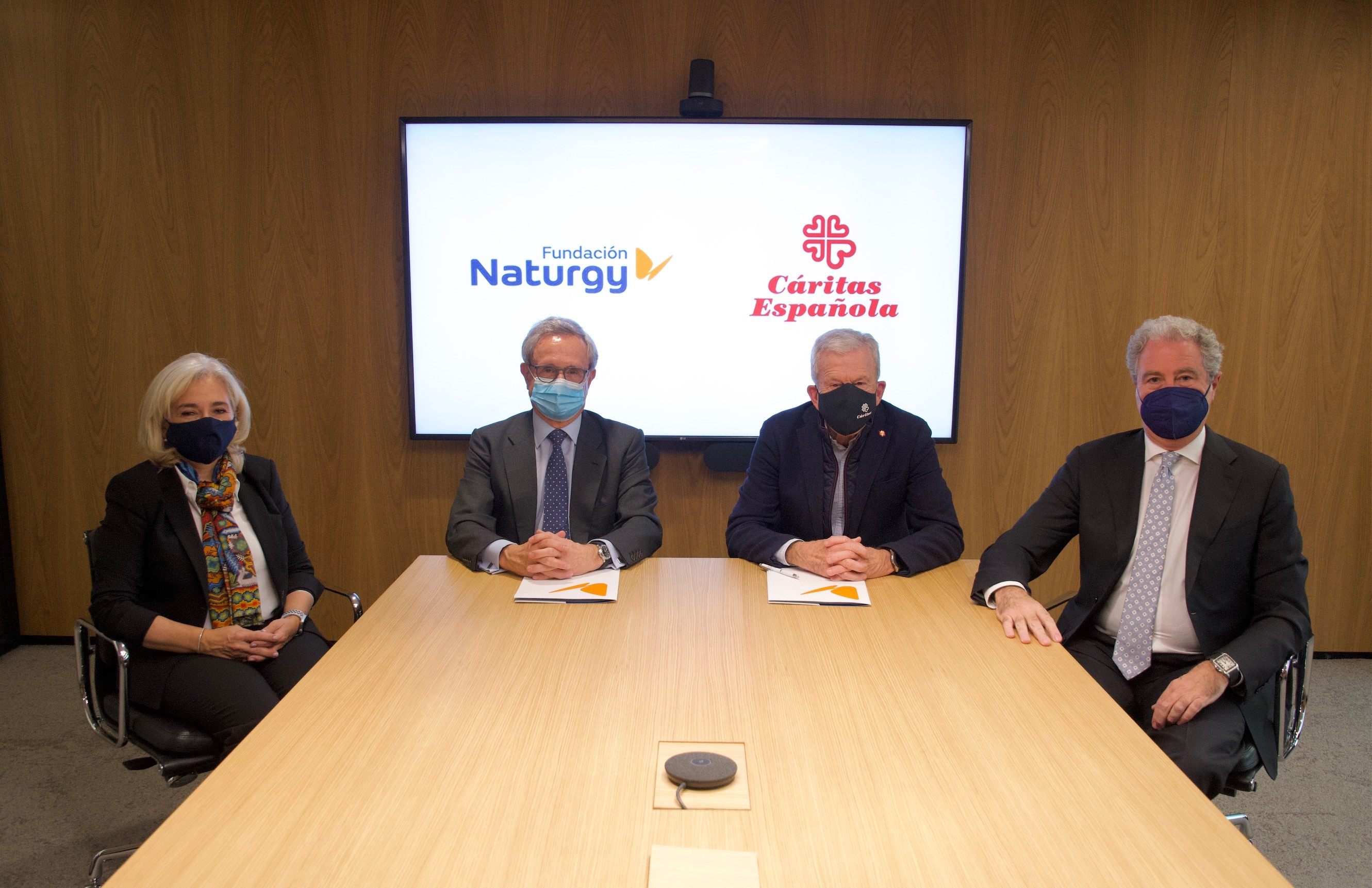 Firma del convenio colaboración de Cáritas y Fundación Naturgy | Cedida