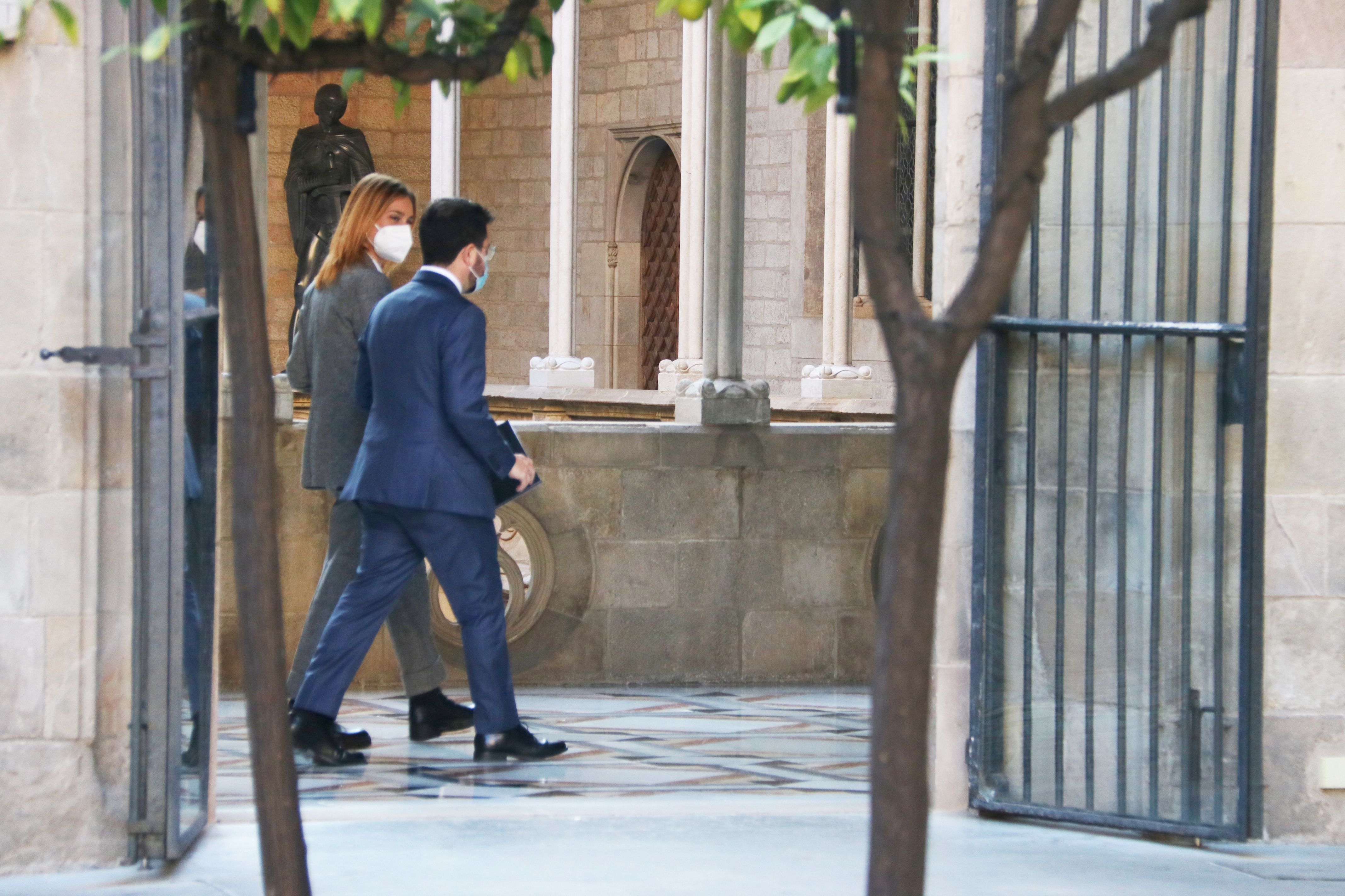 El Presidente de la Generalitat, Pere Aragonés, con la líder de los Comunes al Parlamento, Jéssica Albiach, una vez cerrado el acuerdo presupuestario | ACN