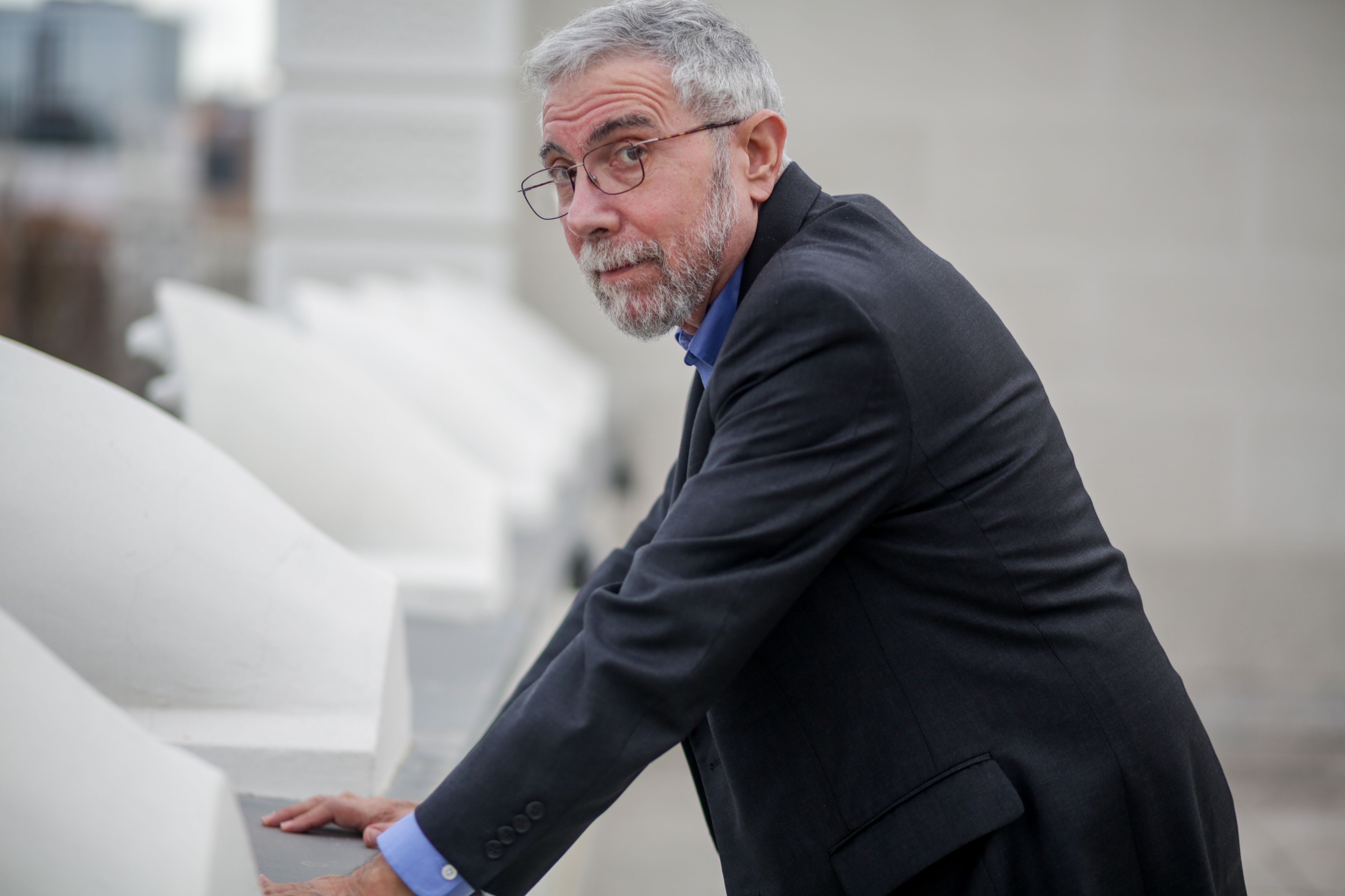 El premio Nobel de Economía Paul Krugman recoge a 'Contra los Zombis' más de quince años de debates económicos mediante sus columnas al New York Times | EP