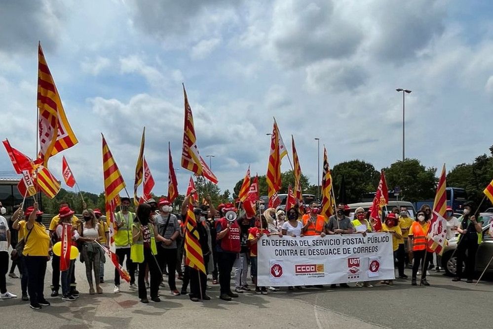 La plantilla de Correus ha portat a terme diverses protestes contra el que consideren un "desballestament" del servei | ACN